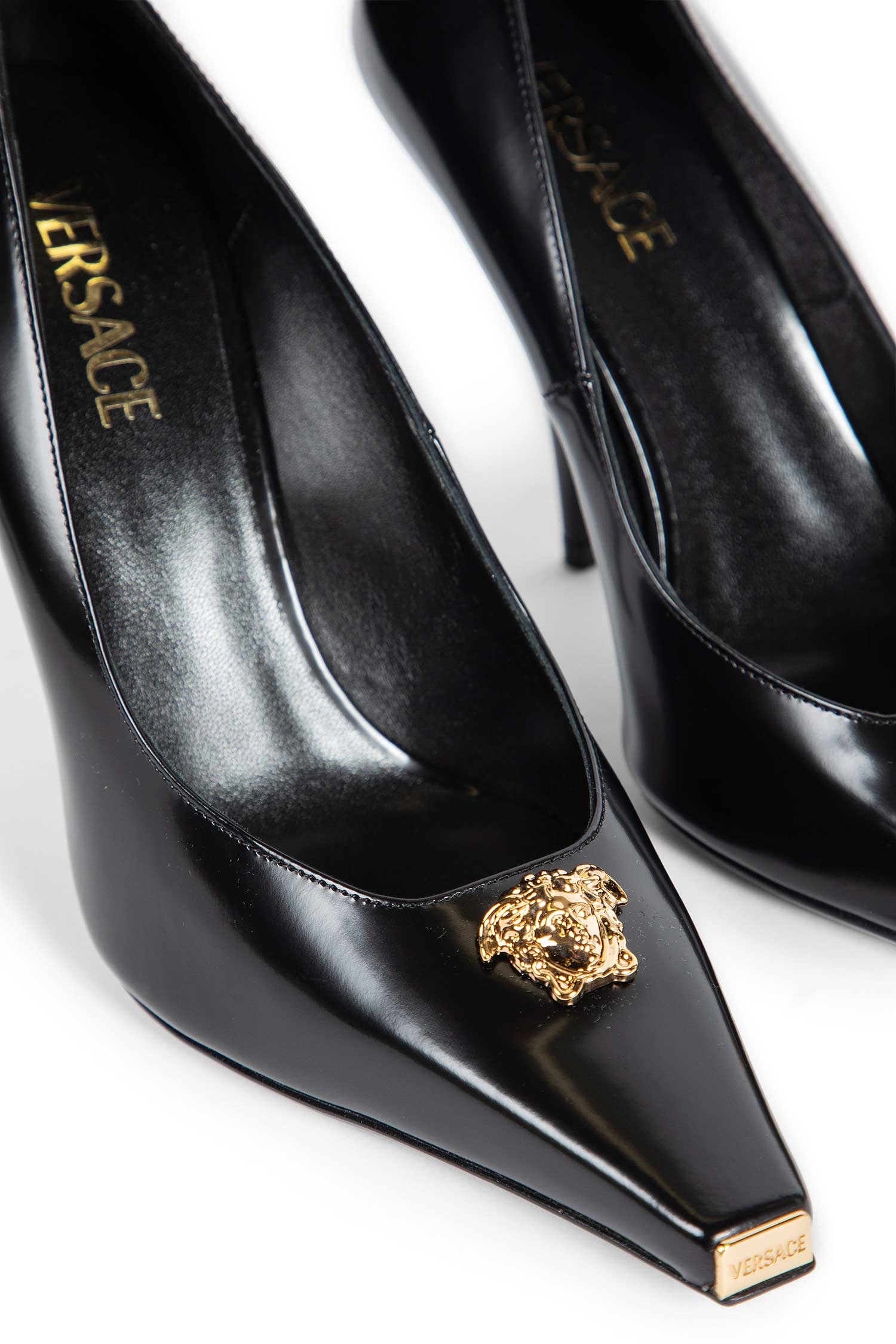 VERSACE WOMAN BLACK PUMPS