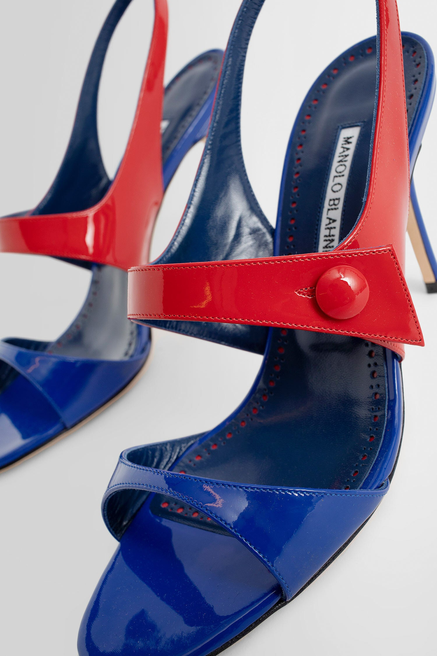 MANOLO BLAHNIK WOMAN MULTICOLOR SANDALS & SLIDES