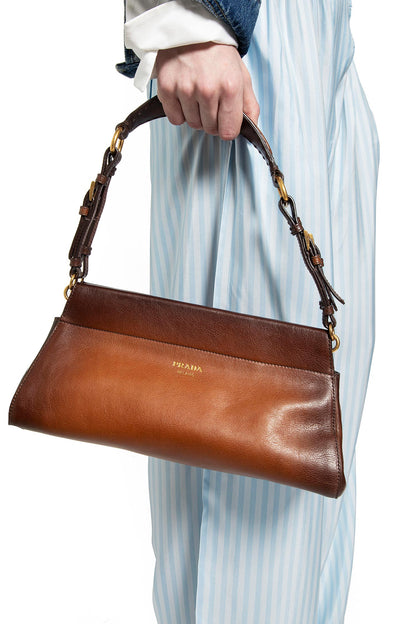 Enchaîné medium leather bag