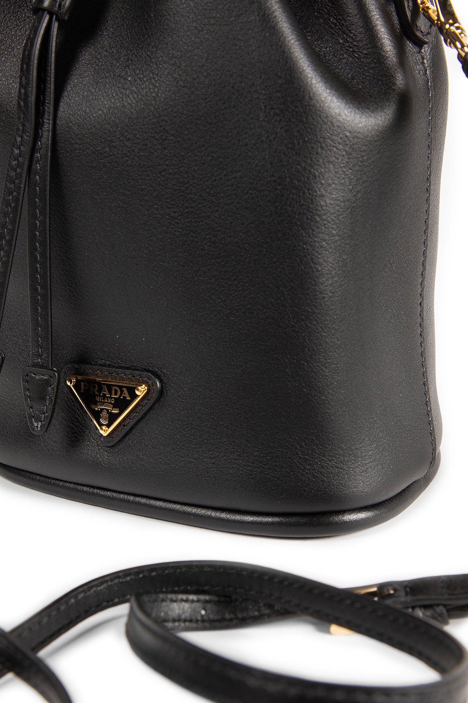 Bucket Bag in Leather