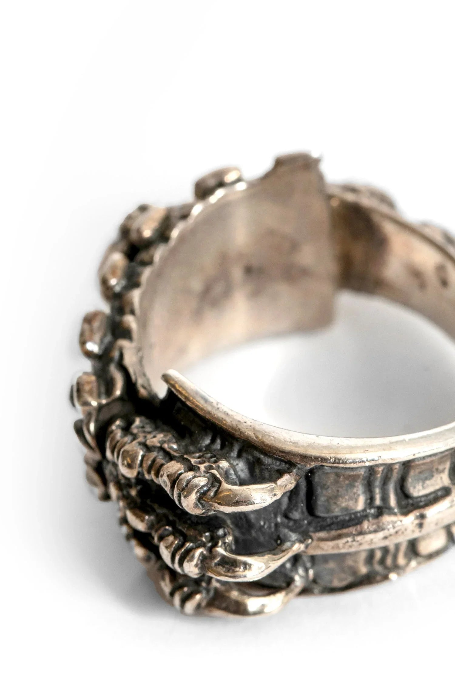 KDRI067 Triangle claw ring - Antonioli.eu