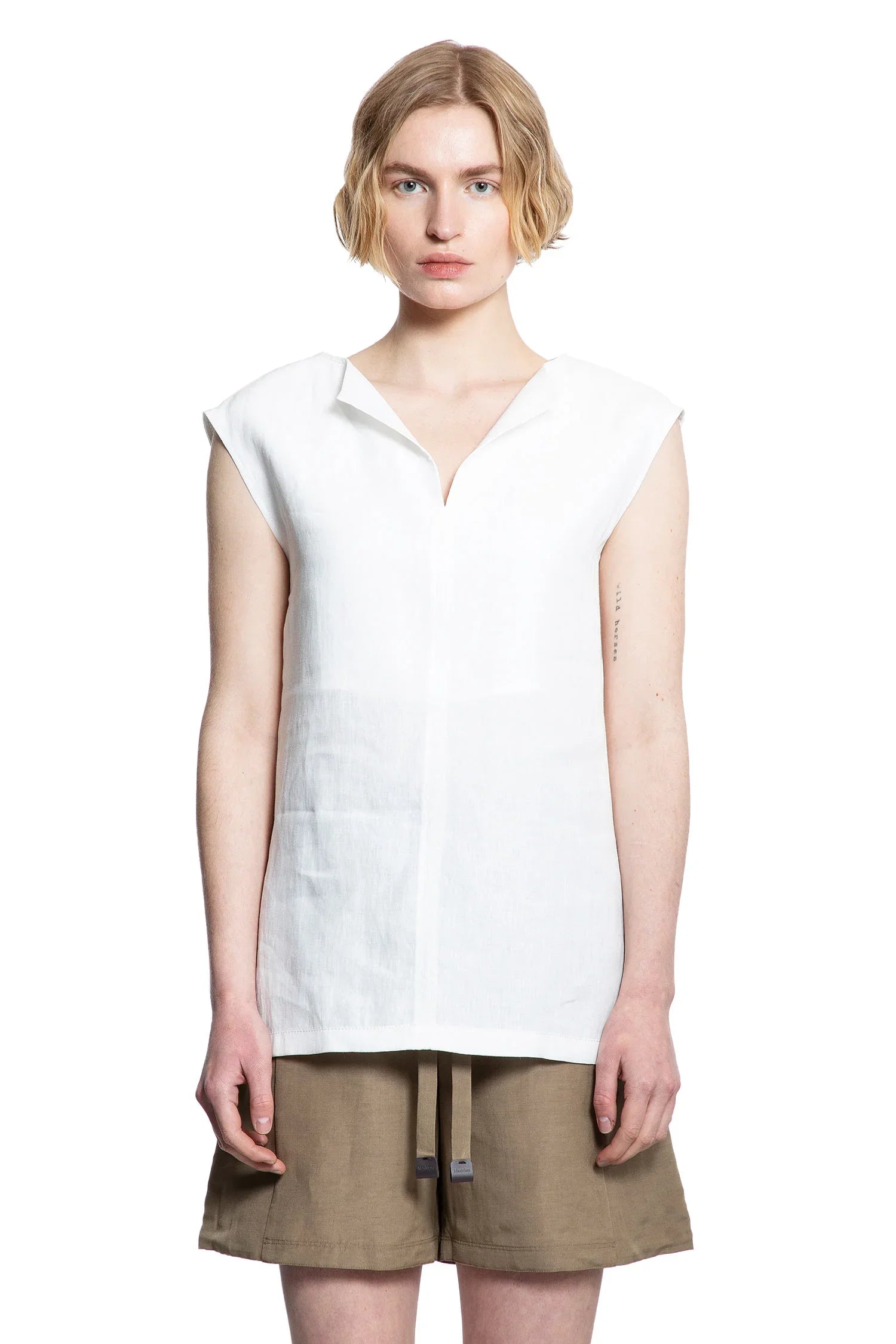 Sleeveless V-Neck Top in Linen - Antonioli.eu