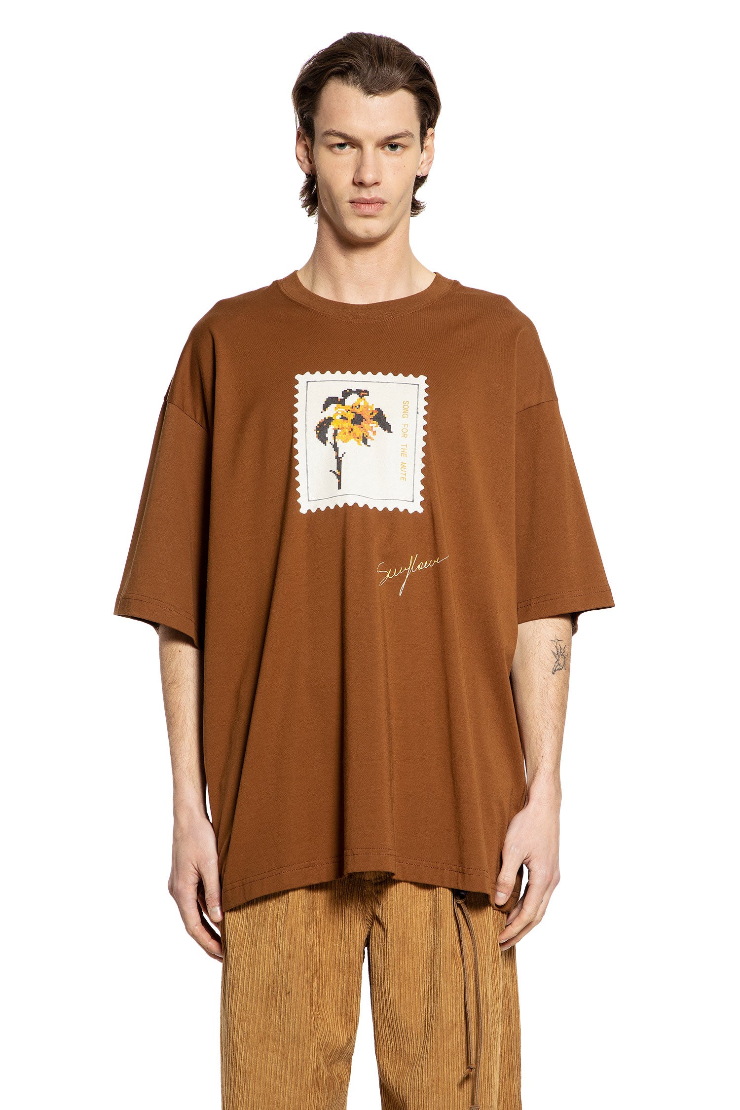 Sunflower Stamp Gym Tee