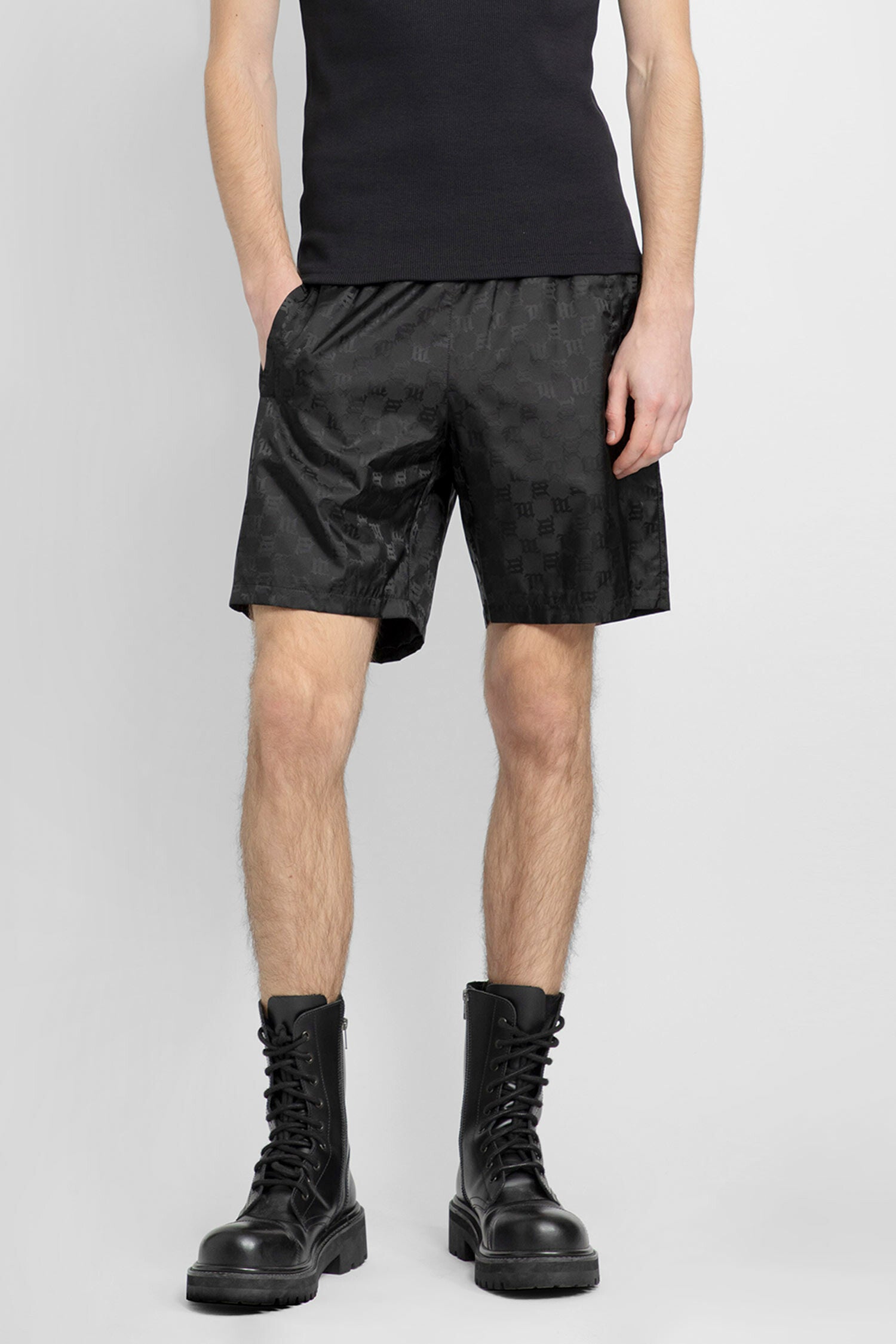 MISBHV MAN BLACK SHORTS