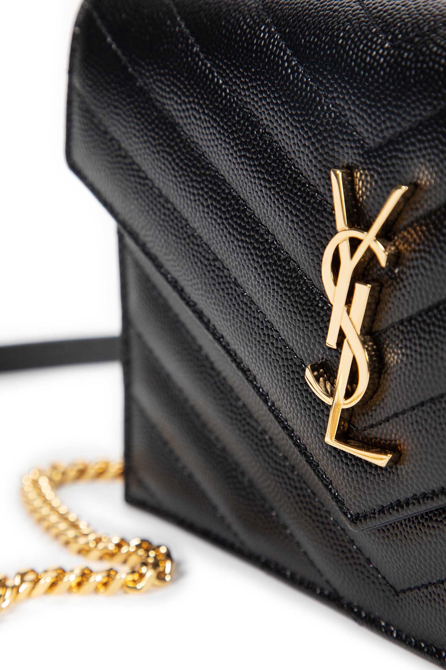 Cassandre Matelassé Chain Wallet in Grain de Poudre - Antonioli.eu