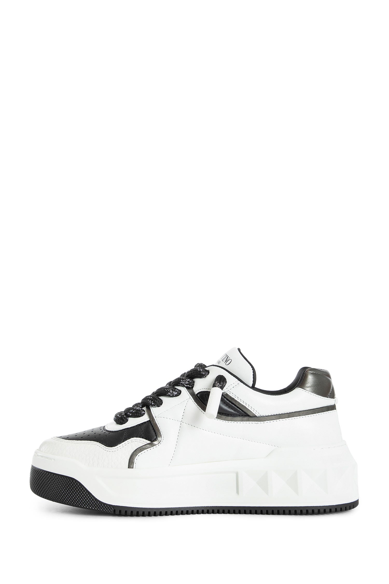 One Stud Low Top Sneakers in Nappa - Antonioli.eu