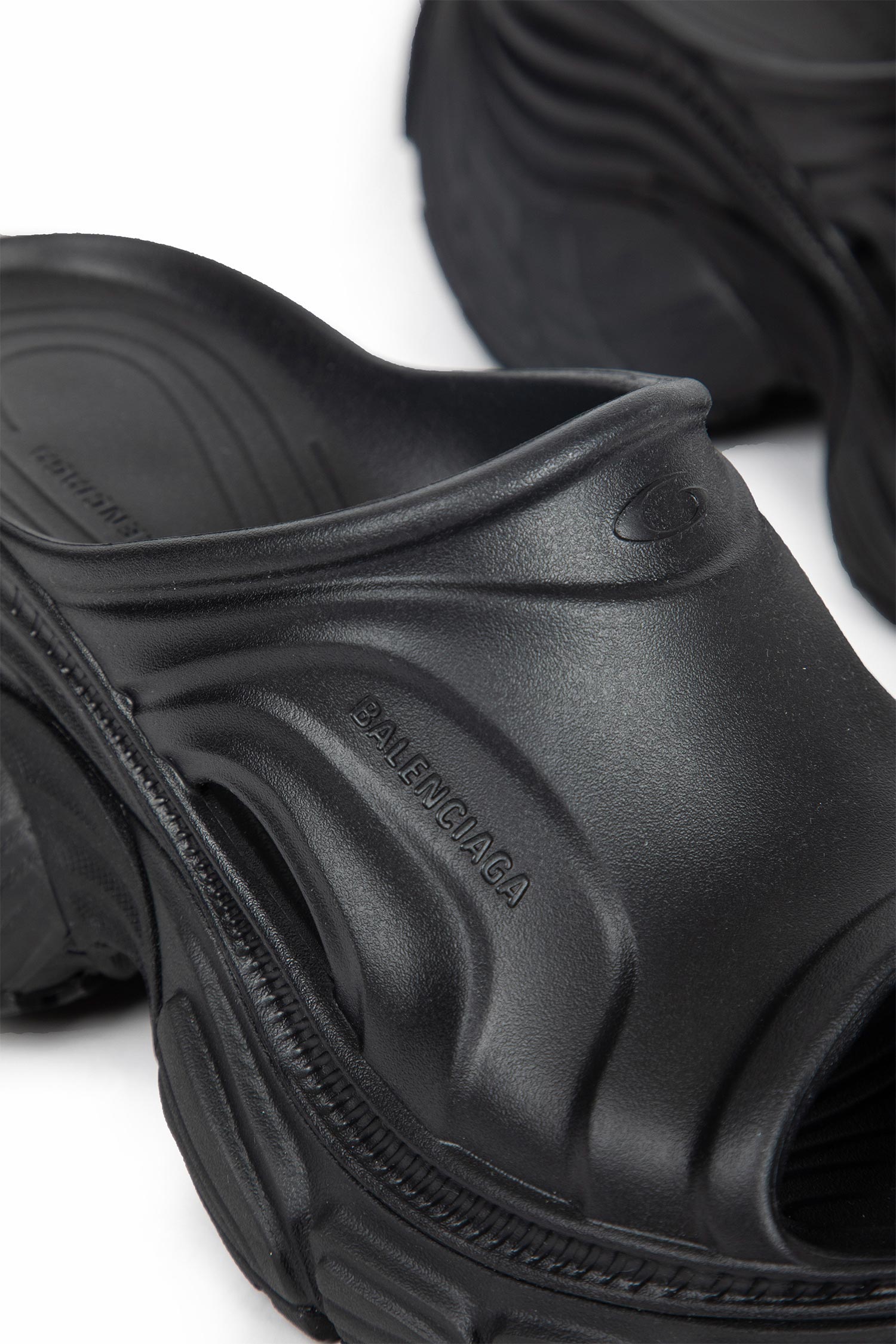 BALENCIAGA WOMAN BLACK SANDALS & SLIDES