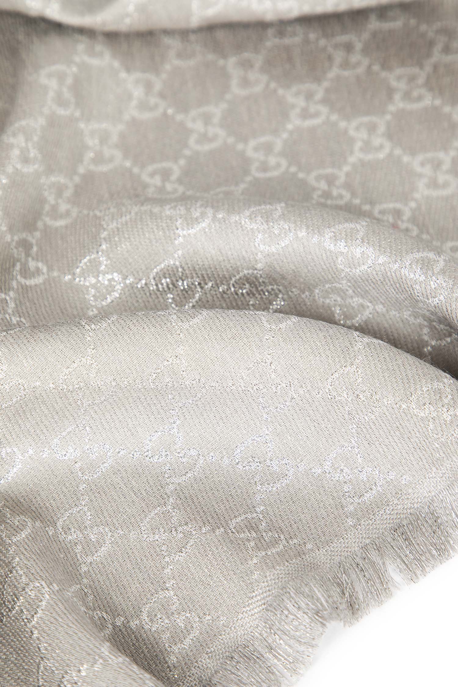 GUCCI WOMAN GREY SCARVES