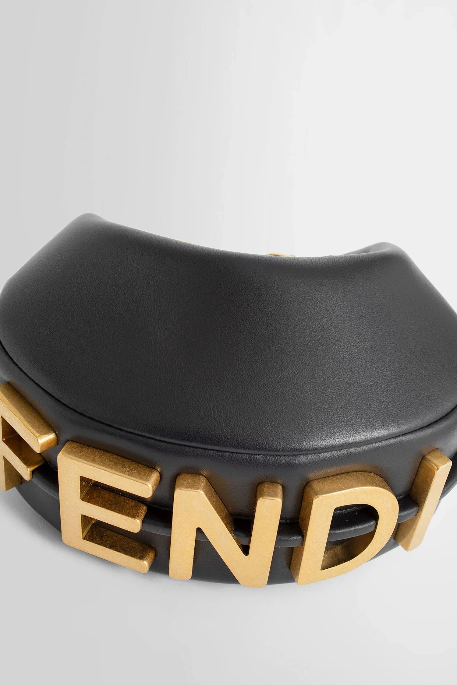 FENDI WOMAN BLACK TOP HANDLE BAGS - Antonioli.eu