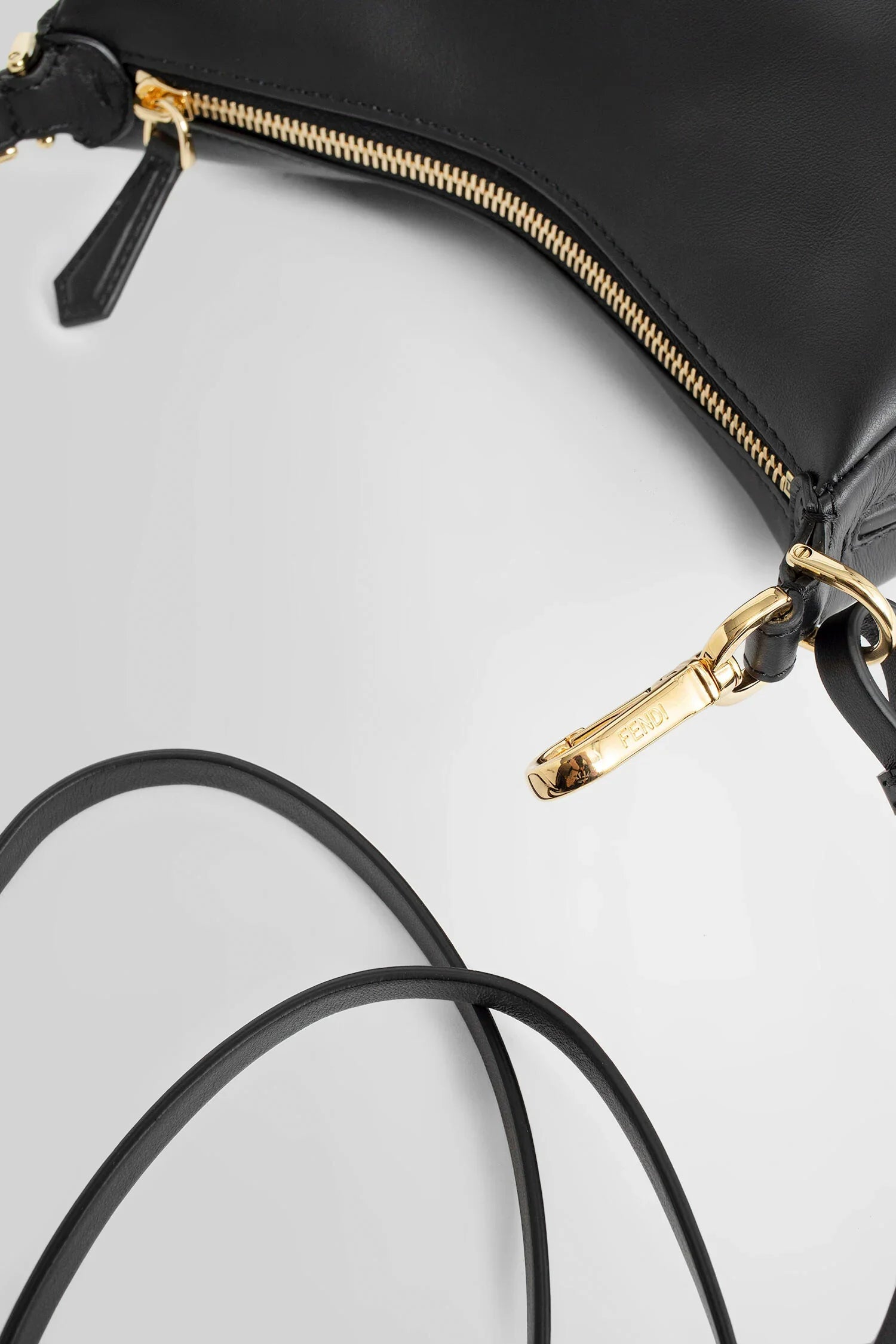 FENDI WOMAN BLACK TOP HANDLE BAGS - Antonioli.eu