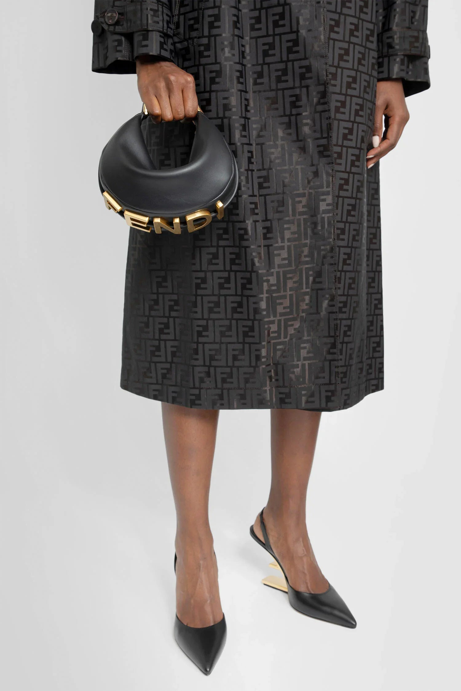 FENDI WOMAN BLACK TOP HANDLE BAGS - Antonioli.eu