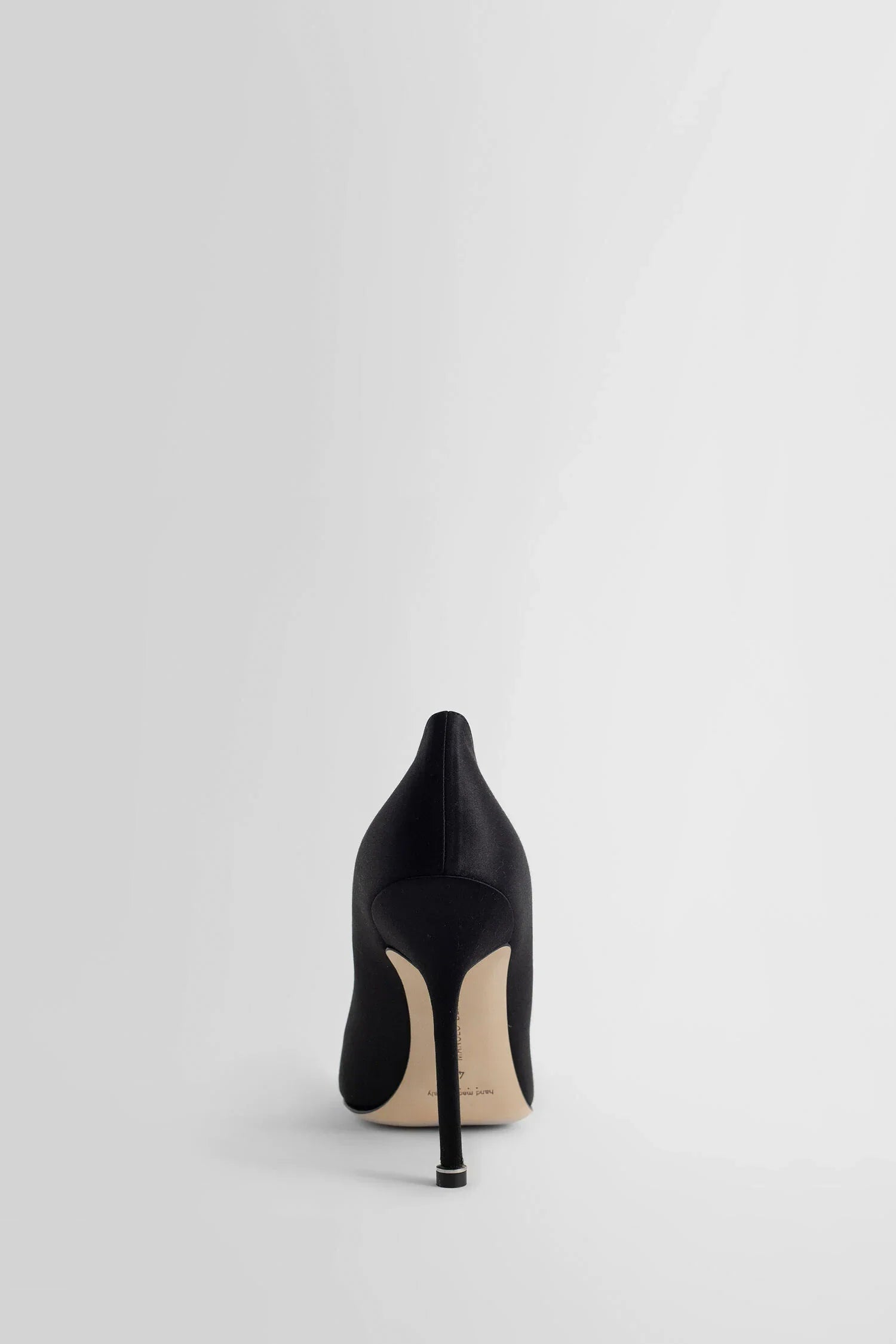 MANOLO BLAHNIK WOMAN BLACK PUMPS - Antonioli.eu