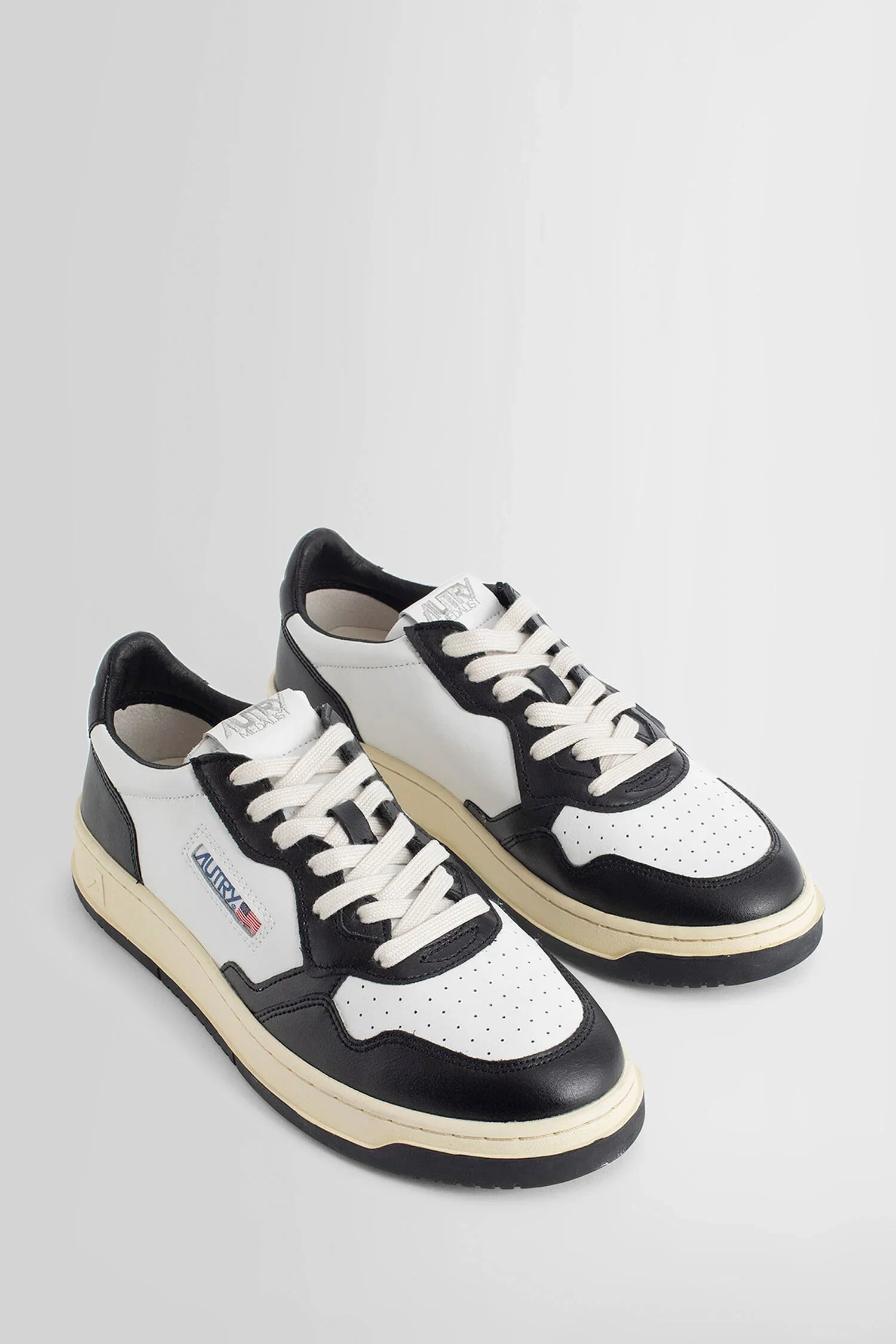 AUTRY MAN BLACK&WHITE SNEAKERS - Antonioli.eu