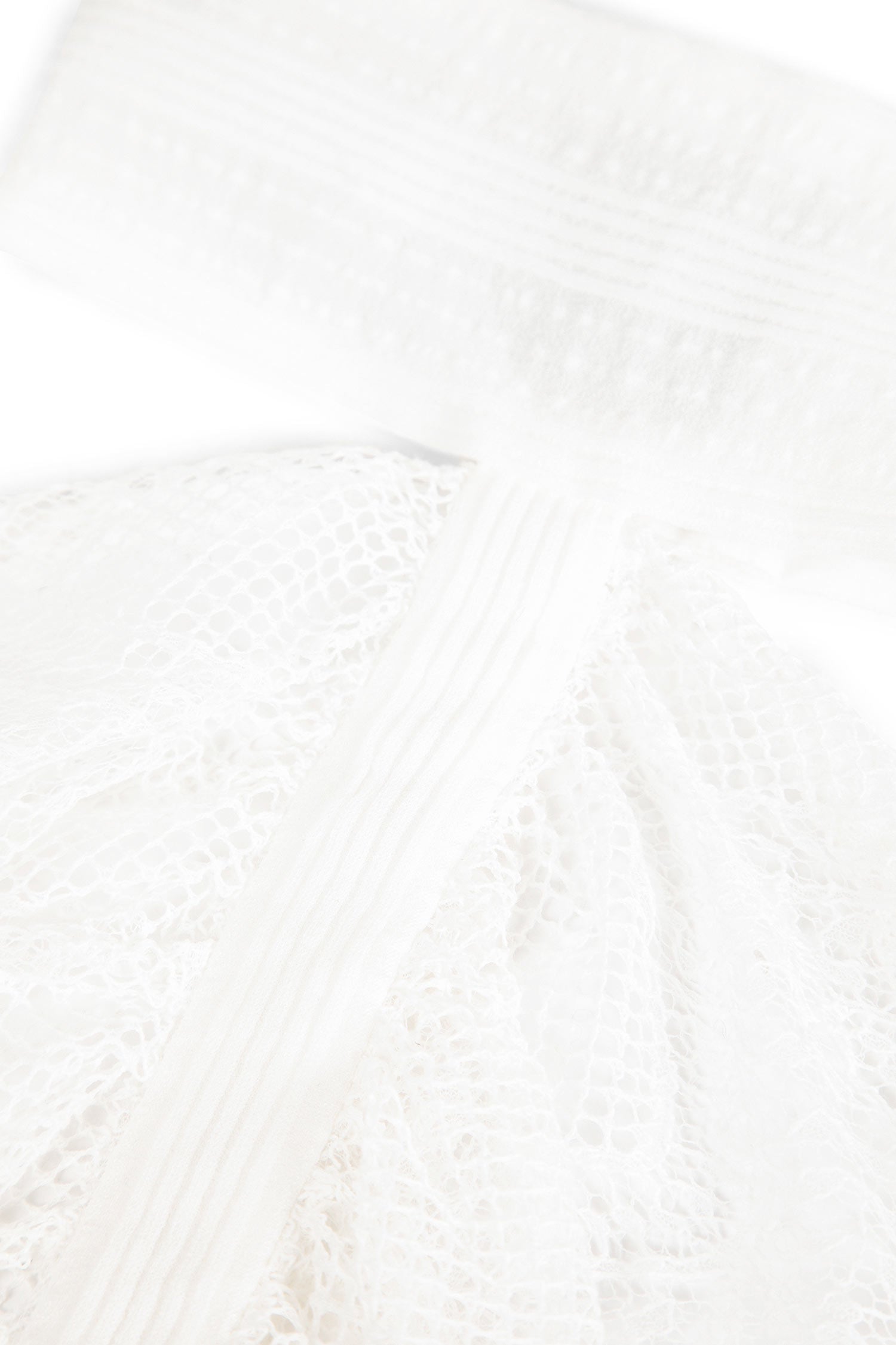Britten Ruffled Lace High-neck Collar