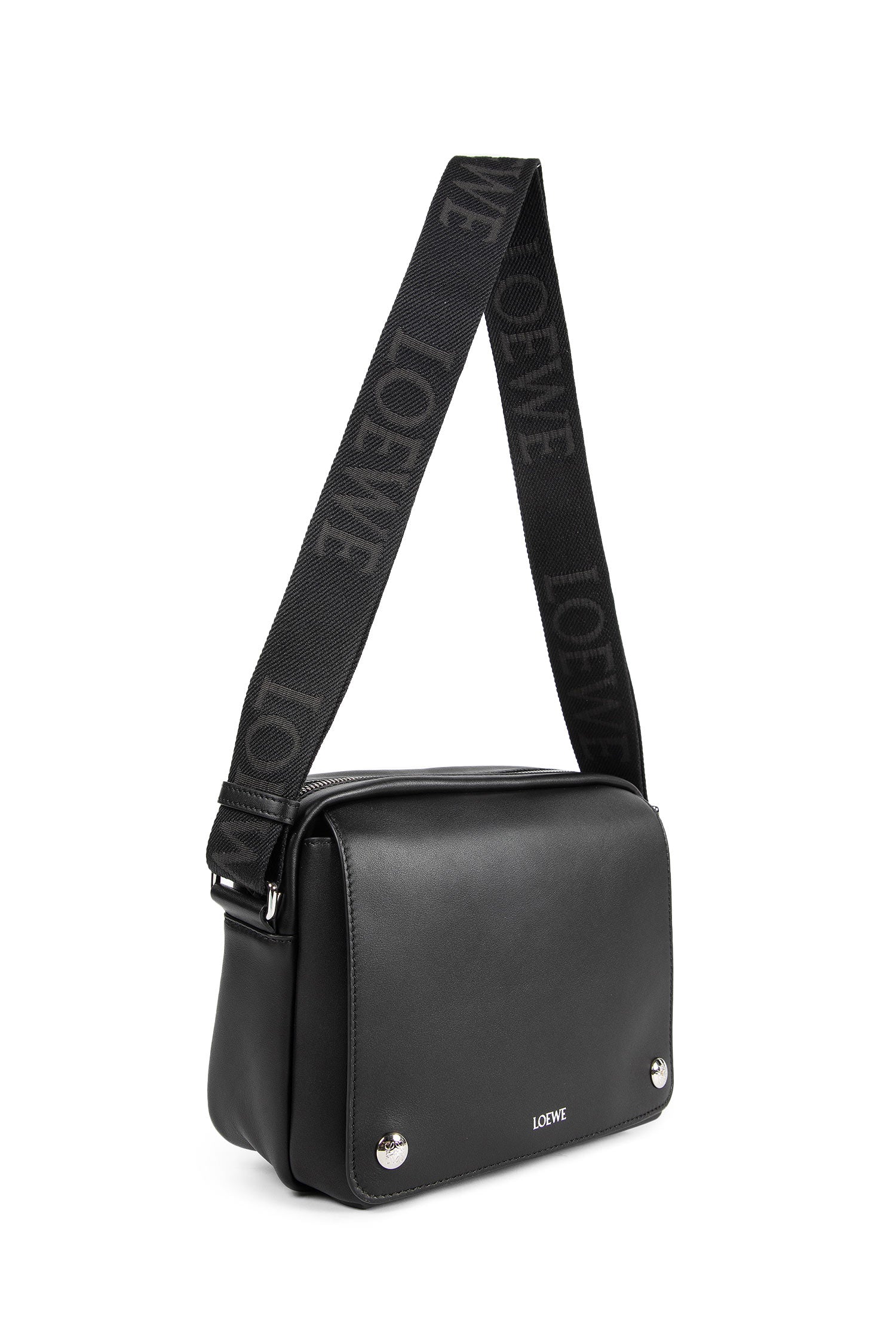 Medium Pebble Messenger Bag