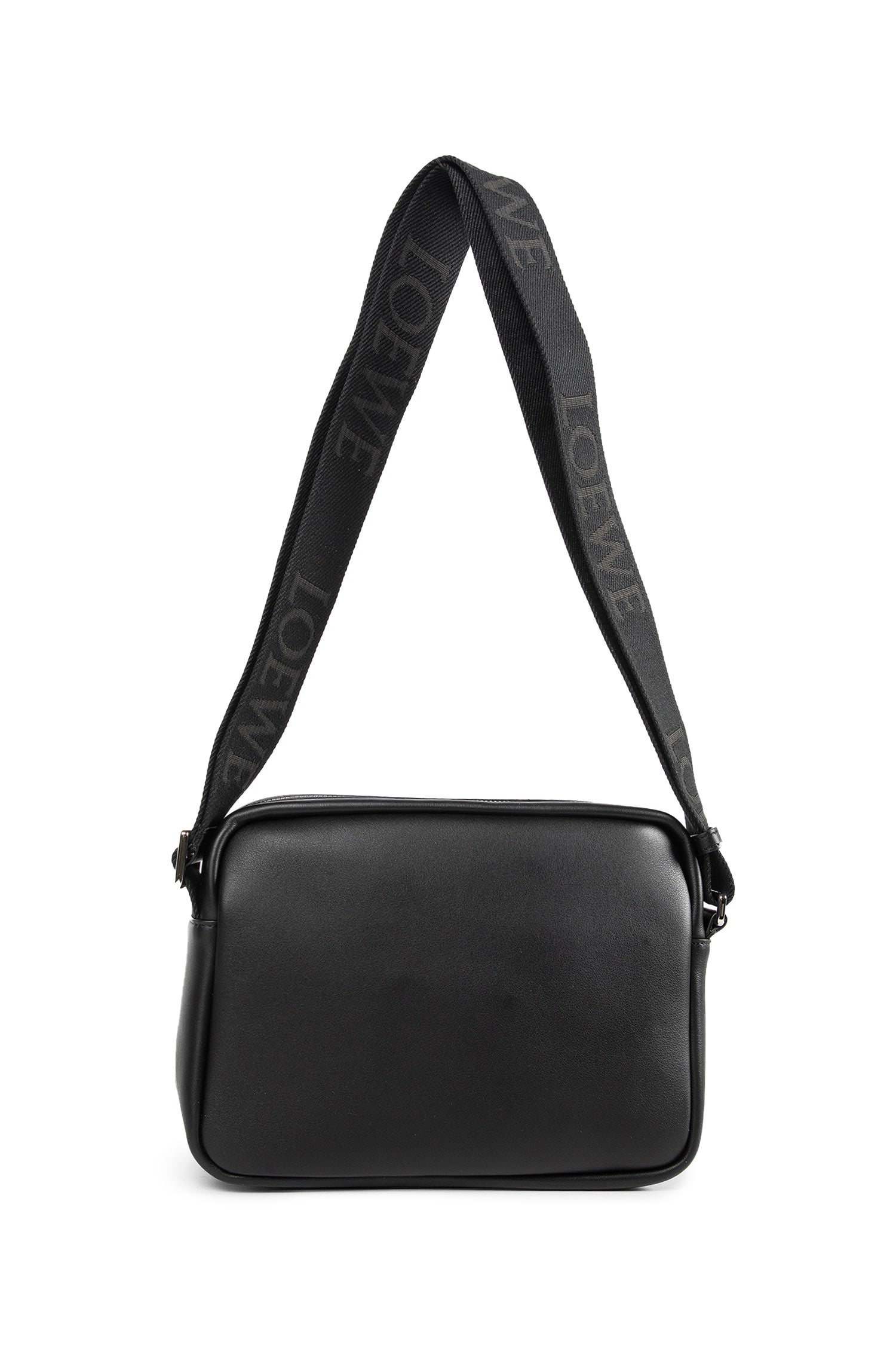 Medium Pebble Messenger Bag