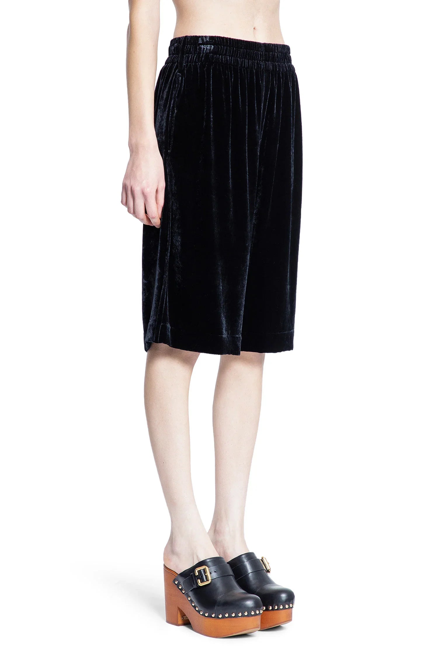 Fluid Bermuda Shorts in Liquid Velvet - Antonioli.eu