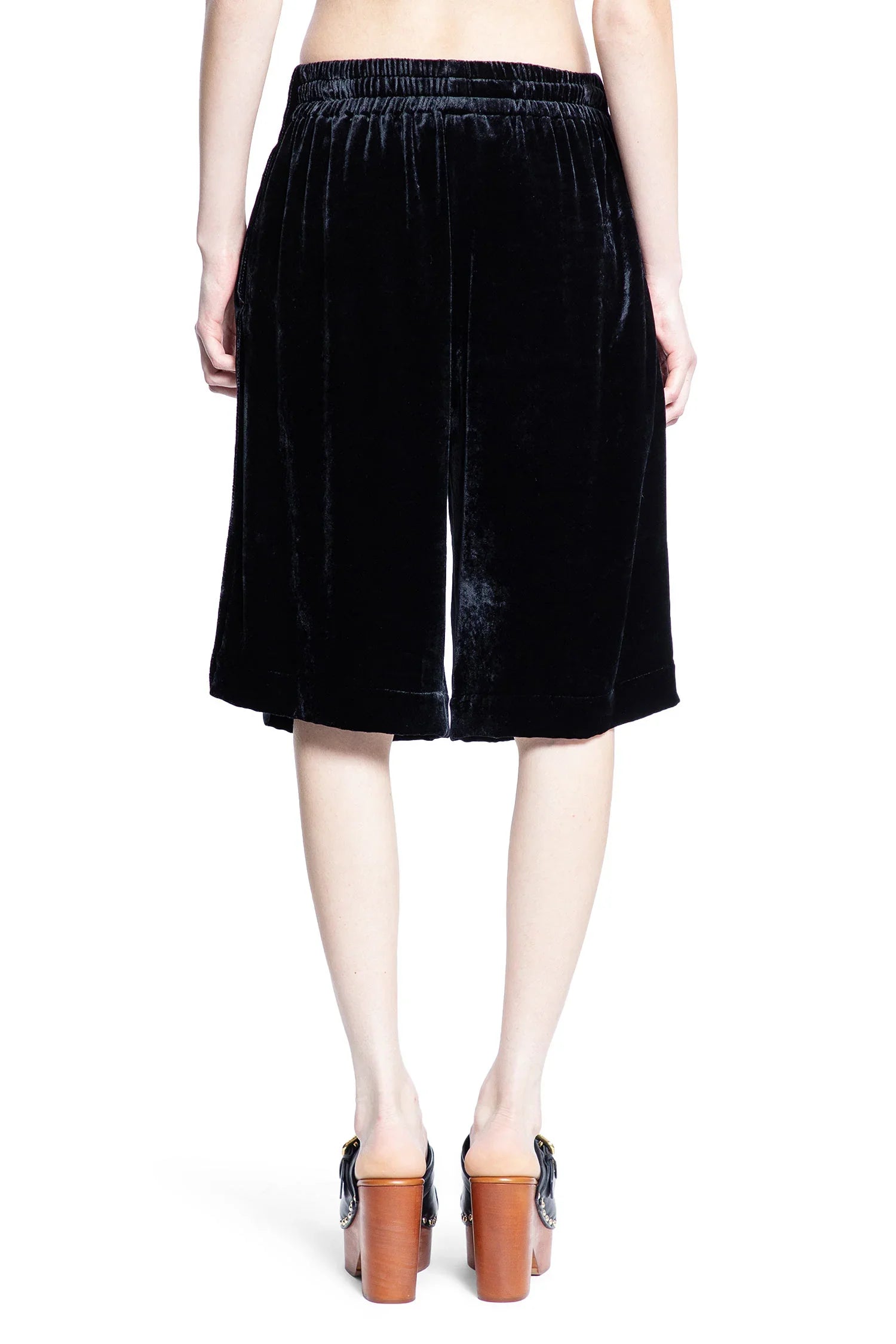 Fluid Bermuda Shorts in Liquid Velvet - Antonioli.eu
