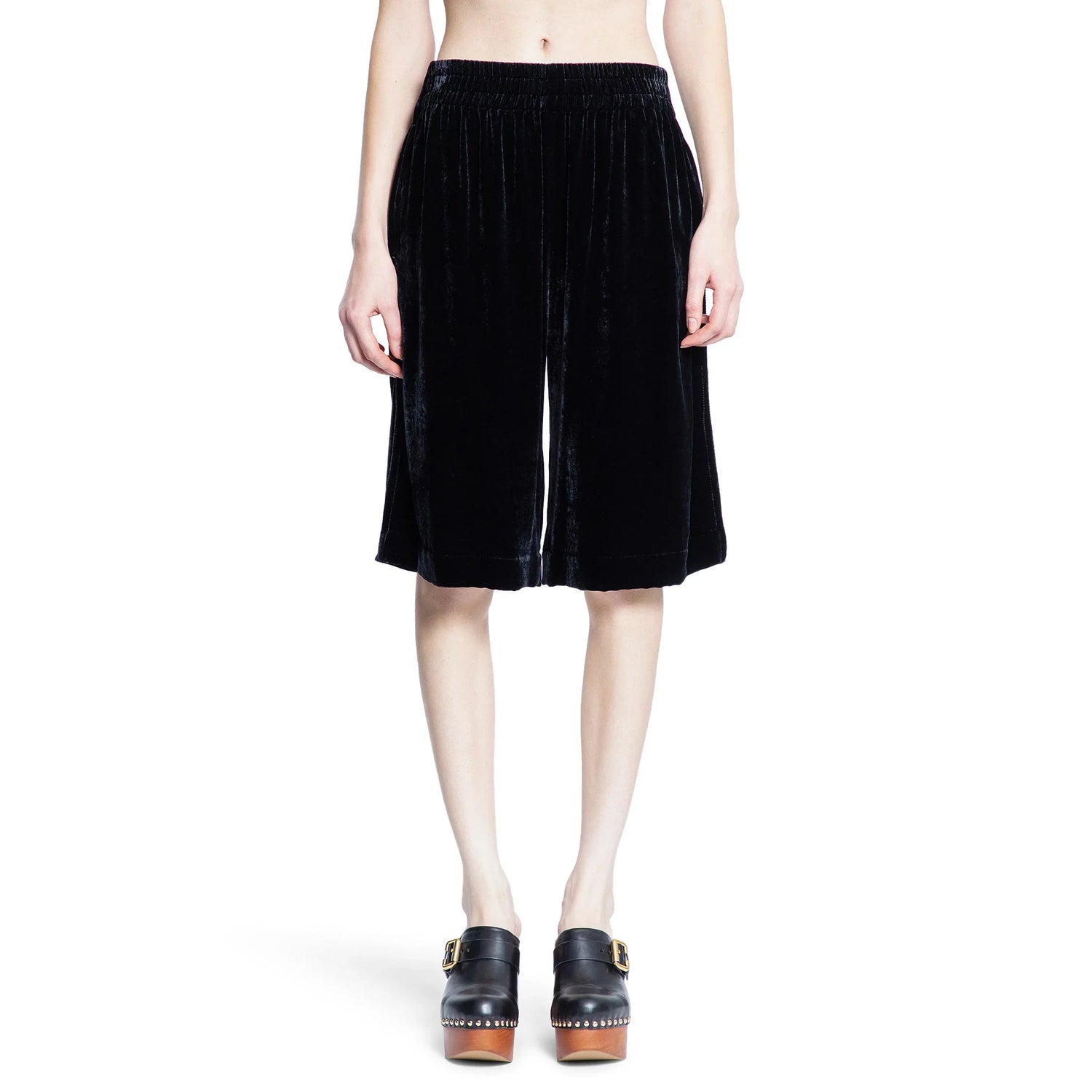 Fluid Bermuda Shorts in Liquid Velvet - Antonioli.eu