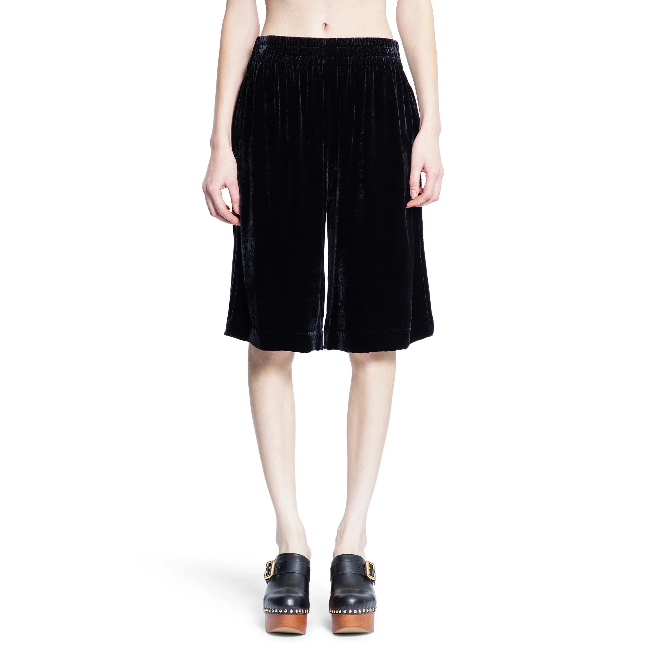 Fluid Bermuda Shorts in Liquid Velvet - Antonioli.eu