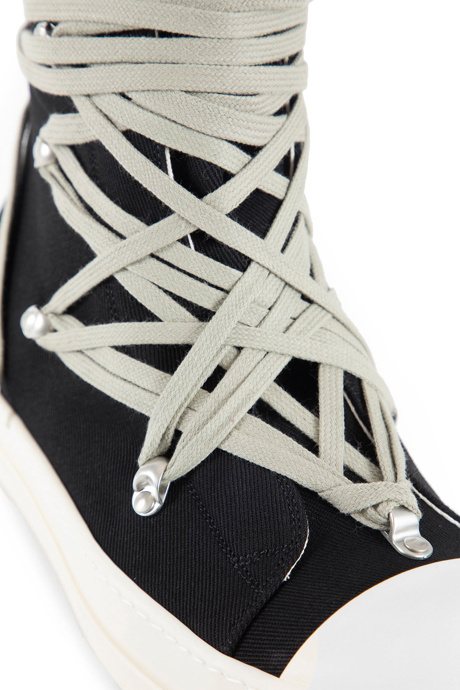 Concordians Megalace Sneaks
