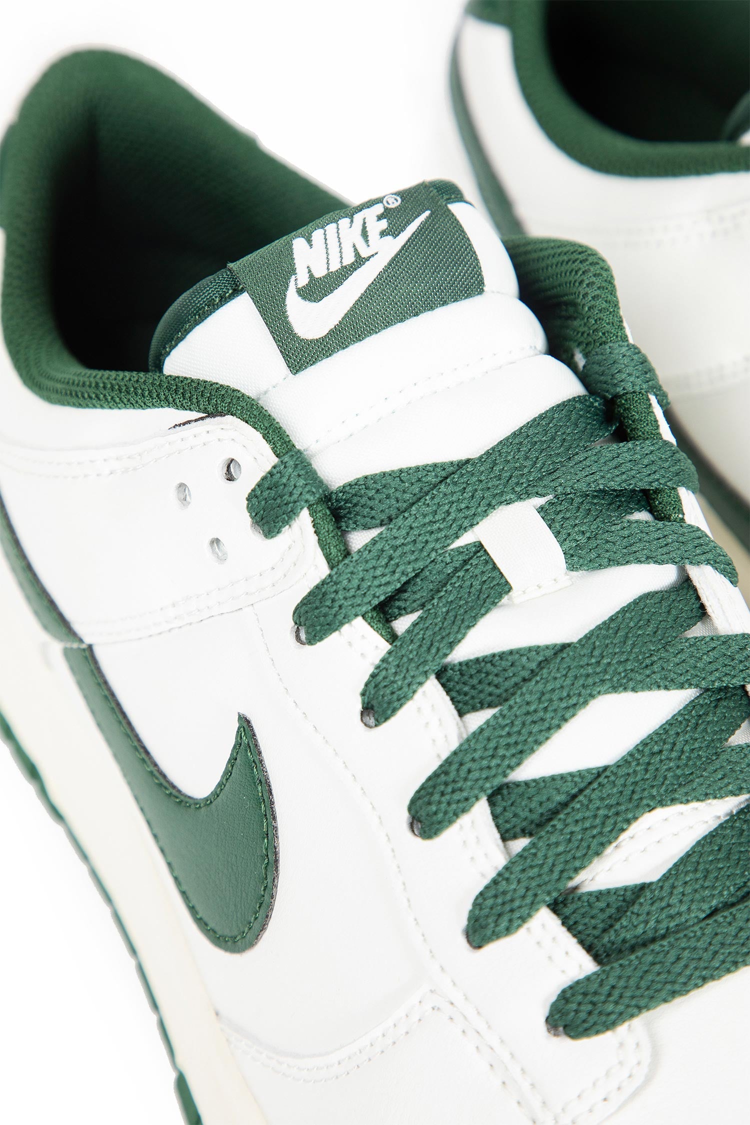 NIKE UNISEX WHITE SNEAKERS