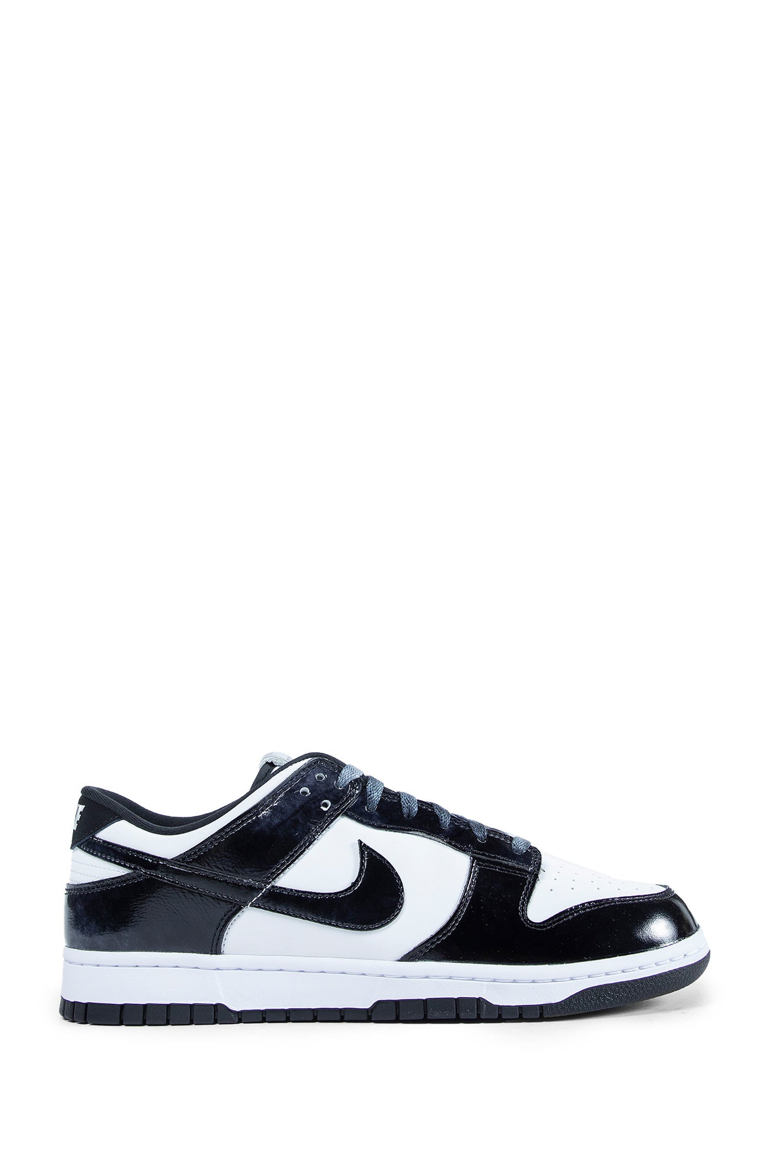 Dunk Low SE Panda Sneakers