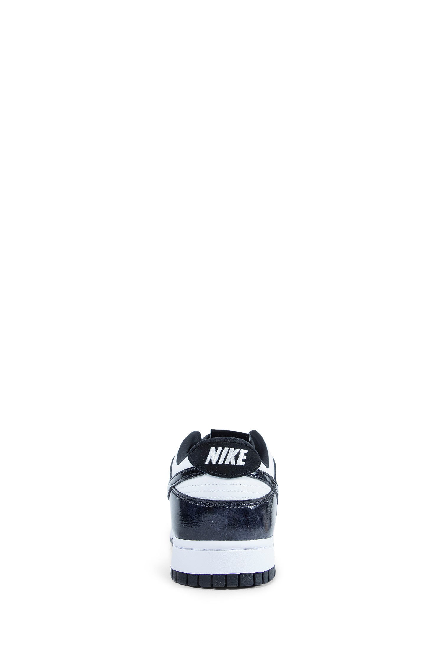 Dunk Low SE Panda Sneakers
