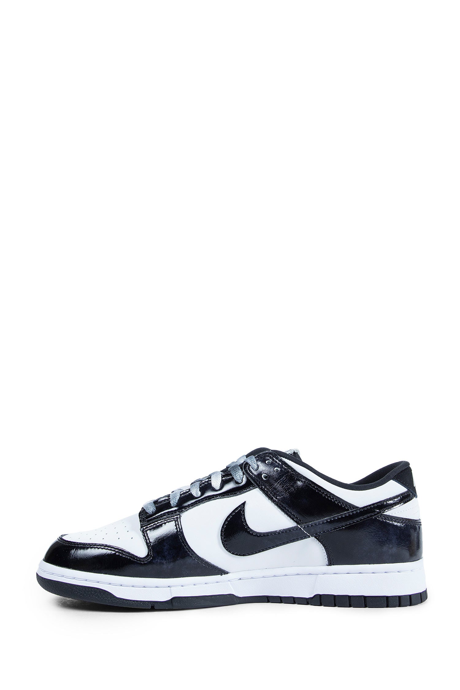 Dunk Low SE Panda Sneakers