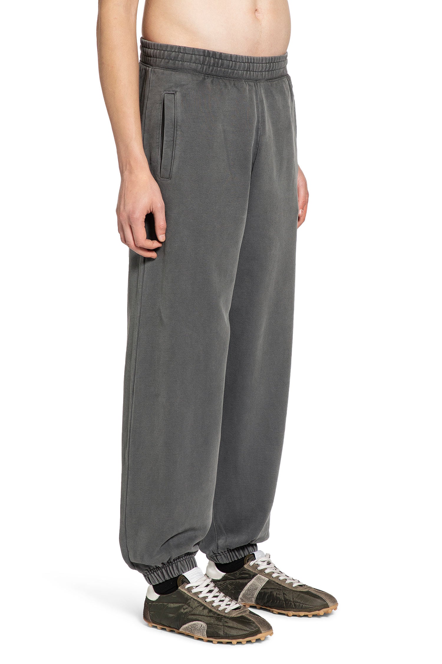 CARHARTT WIP MAN GREY TROUSERS