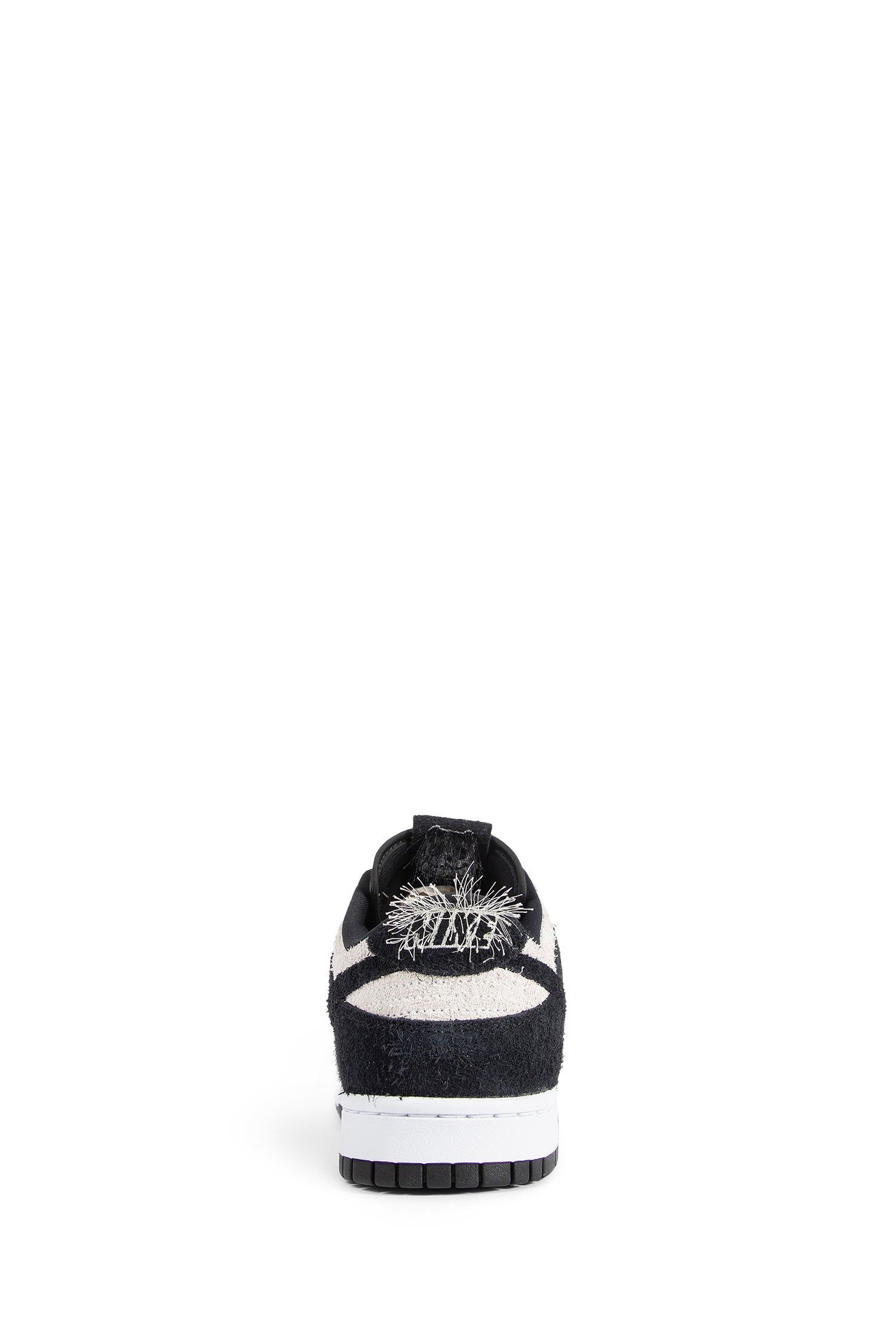 Dunk Low Retro SE Sneakers
