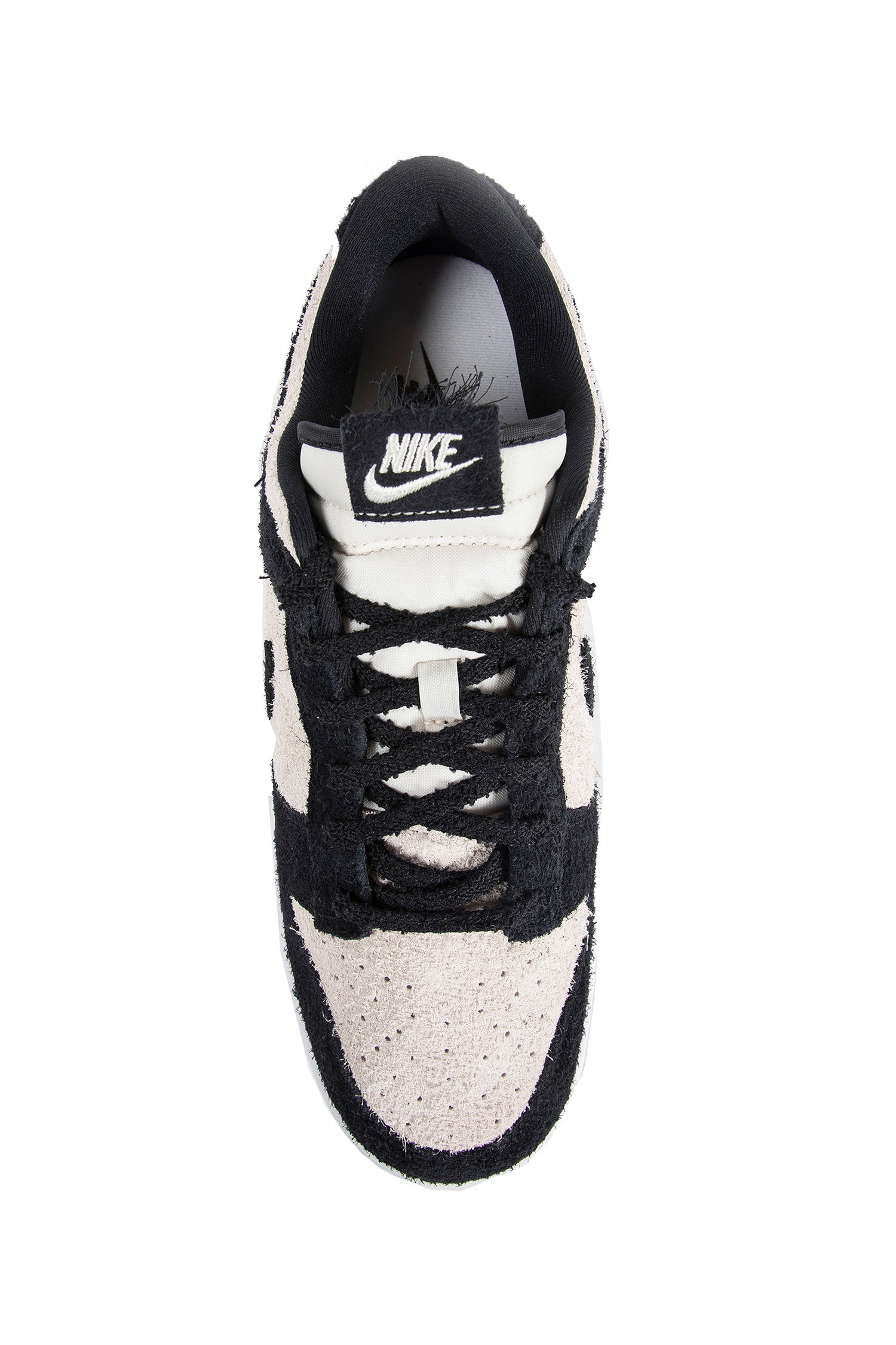 Dunk Low Retro SE Sneakers
