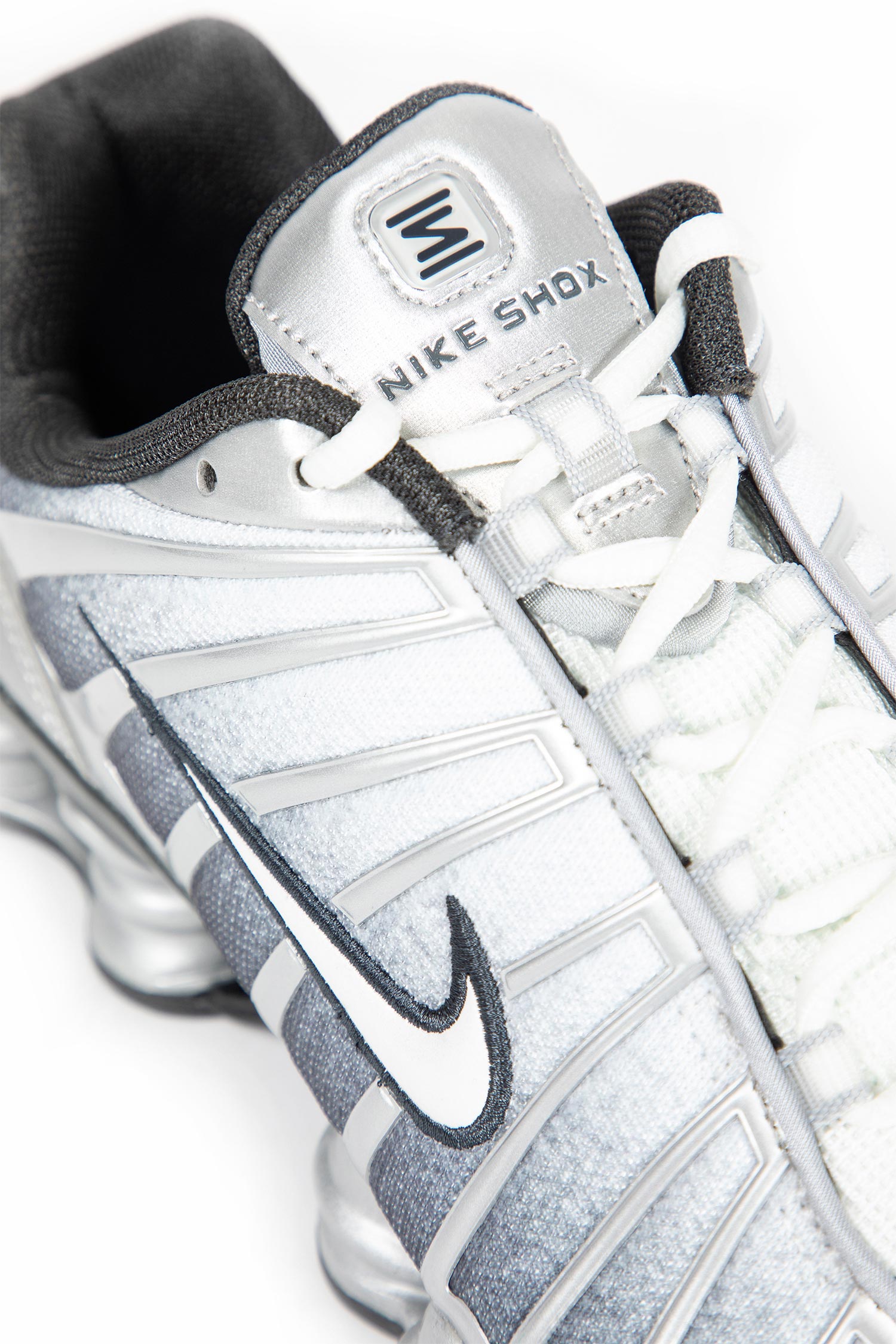 NIKE MAN GREY SNEAKERS