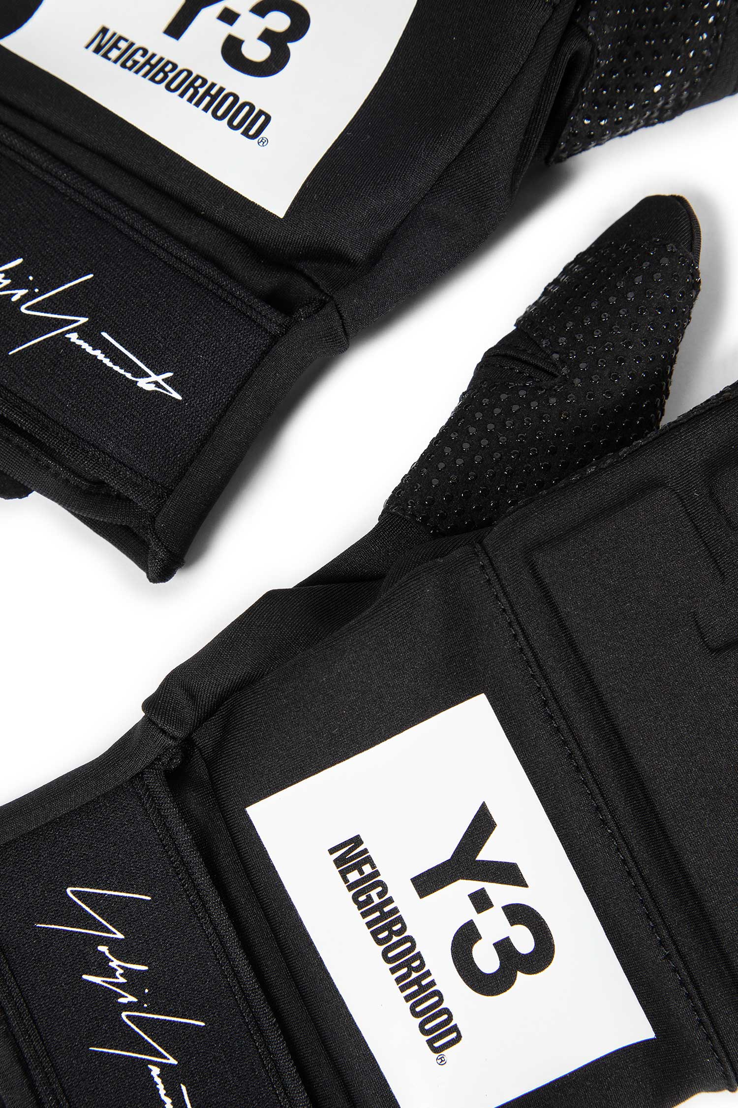 Neighbourhood Collaboration Gloves