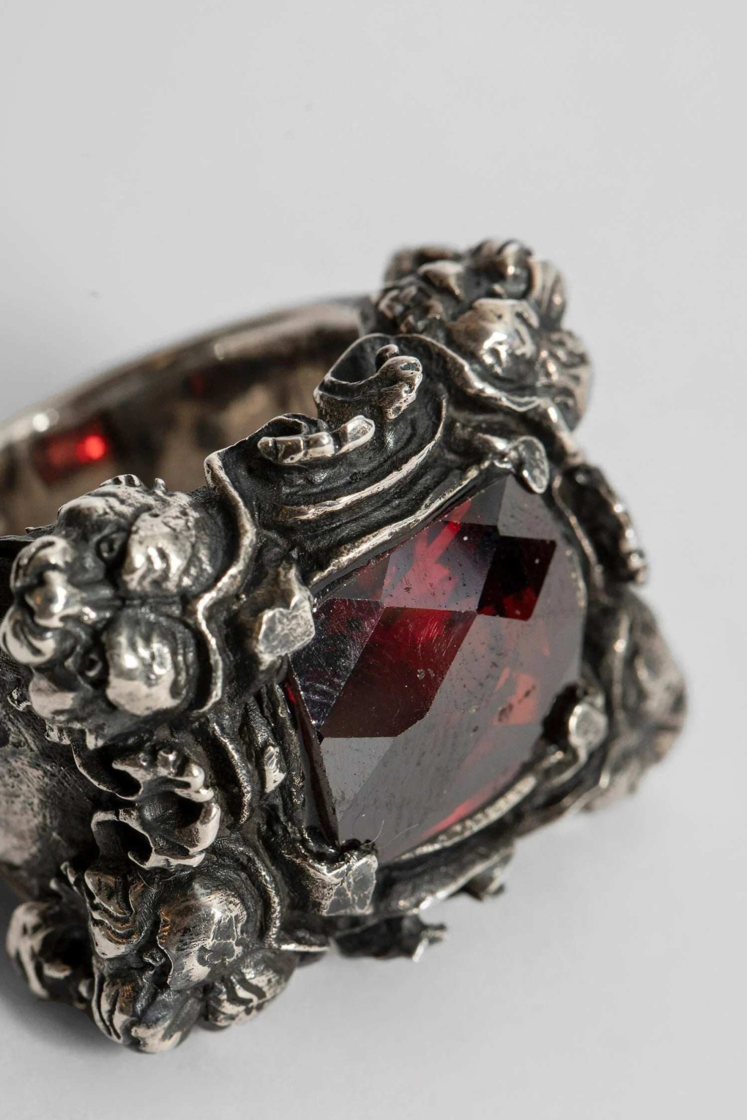 4 Tiger Ring With Dark Red Stone - Antonioli.eu