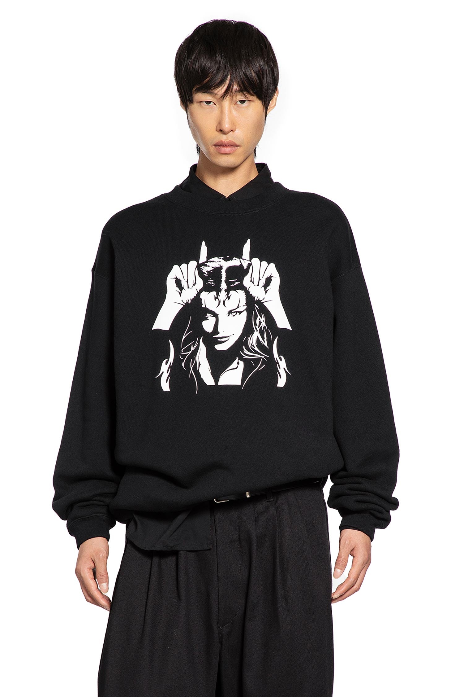 Masses Collaboration Graphic Sweatshirt - Antonioli.eu