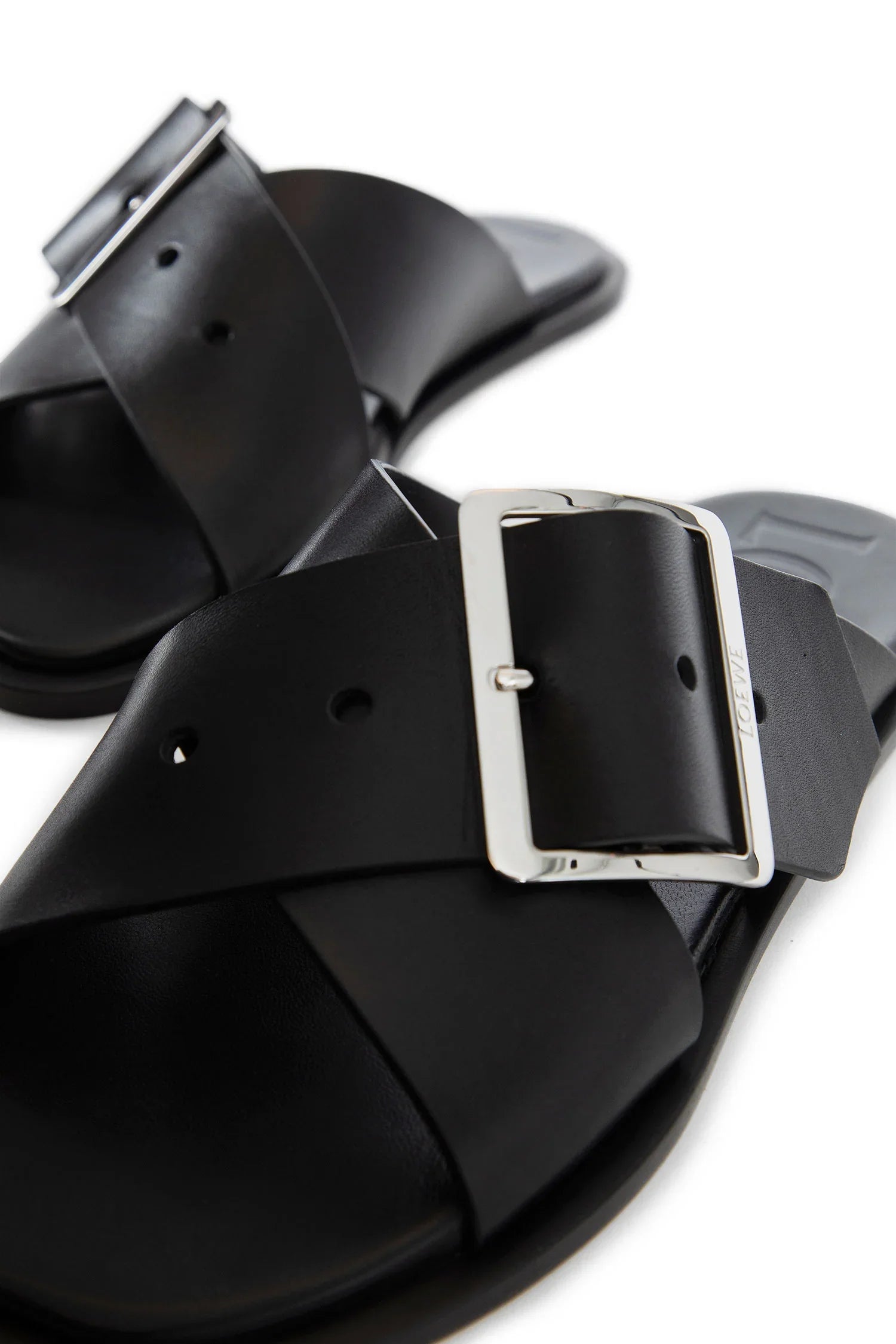 Petal Belt flat sandal in vegetable-tanned calfskin - Antonioli.eu