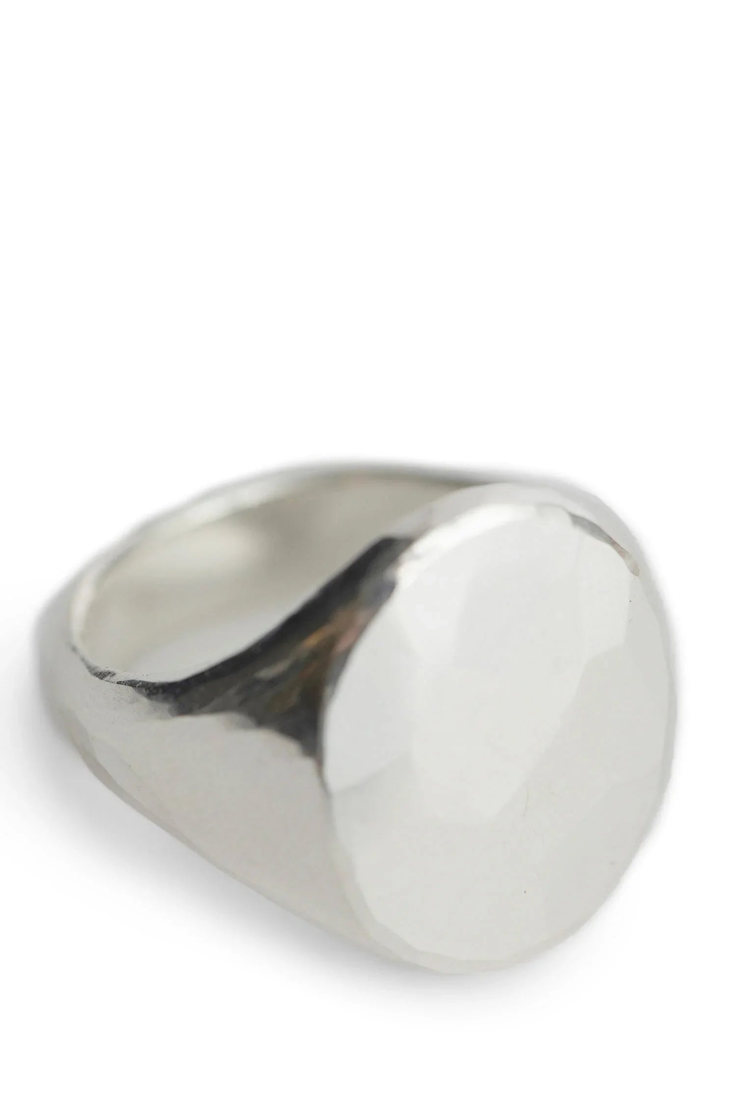 r Hammered Oval Signet Ring - Antonioli.eu
