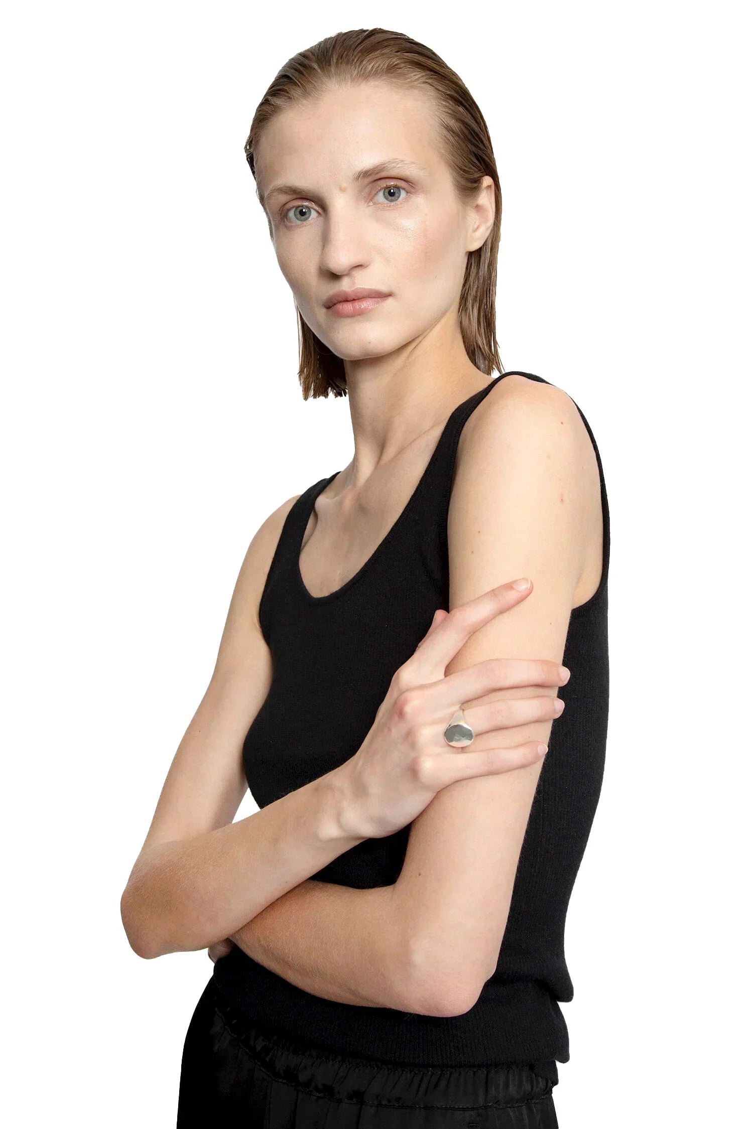 r Hammered Oval Signet Ring - Antonioli.eu