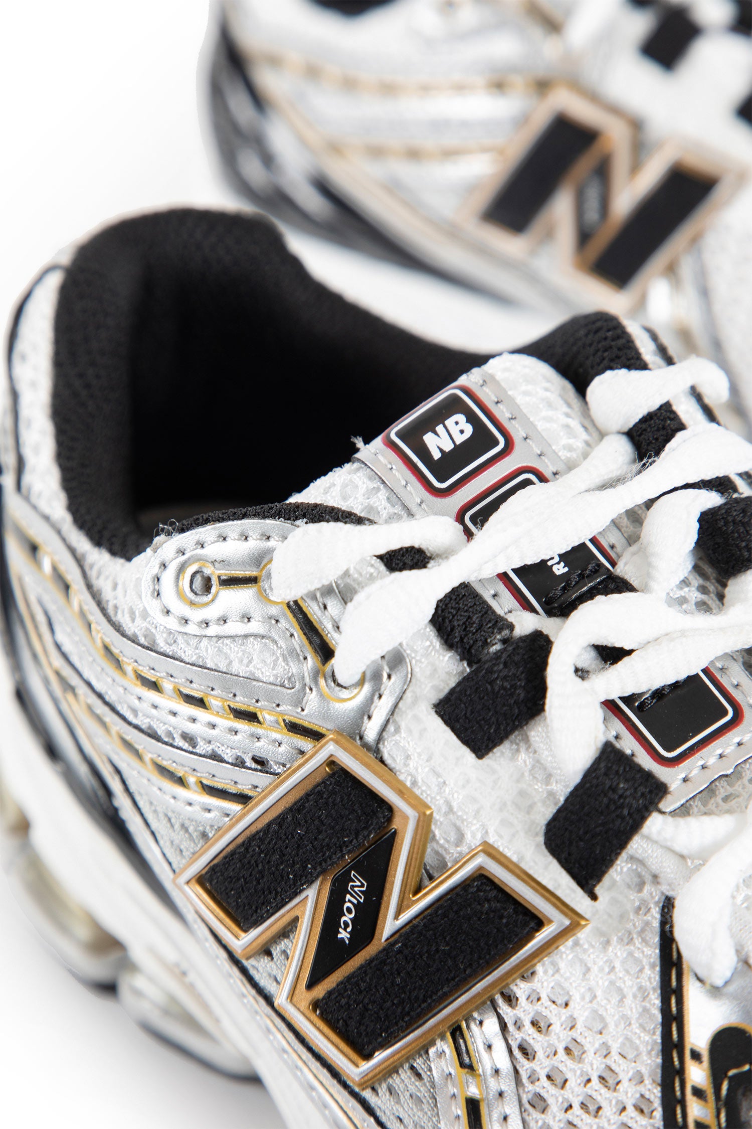 1906R Sneakers