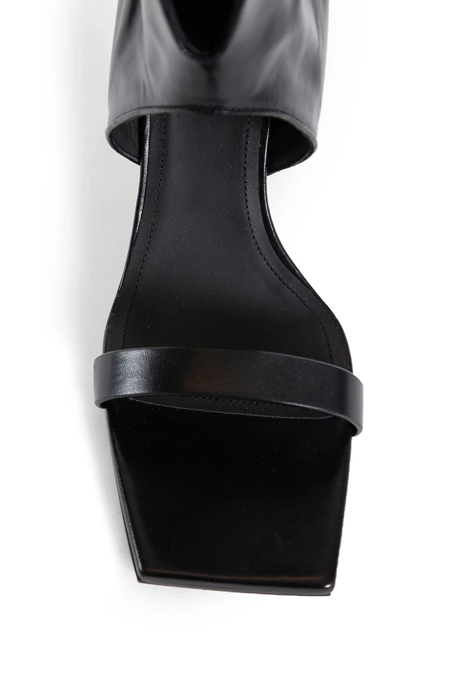 Hollywood winged cantilever in capretto leather - Antonioli.eu