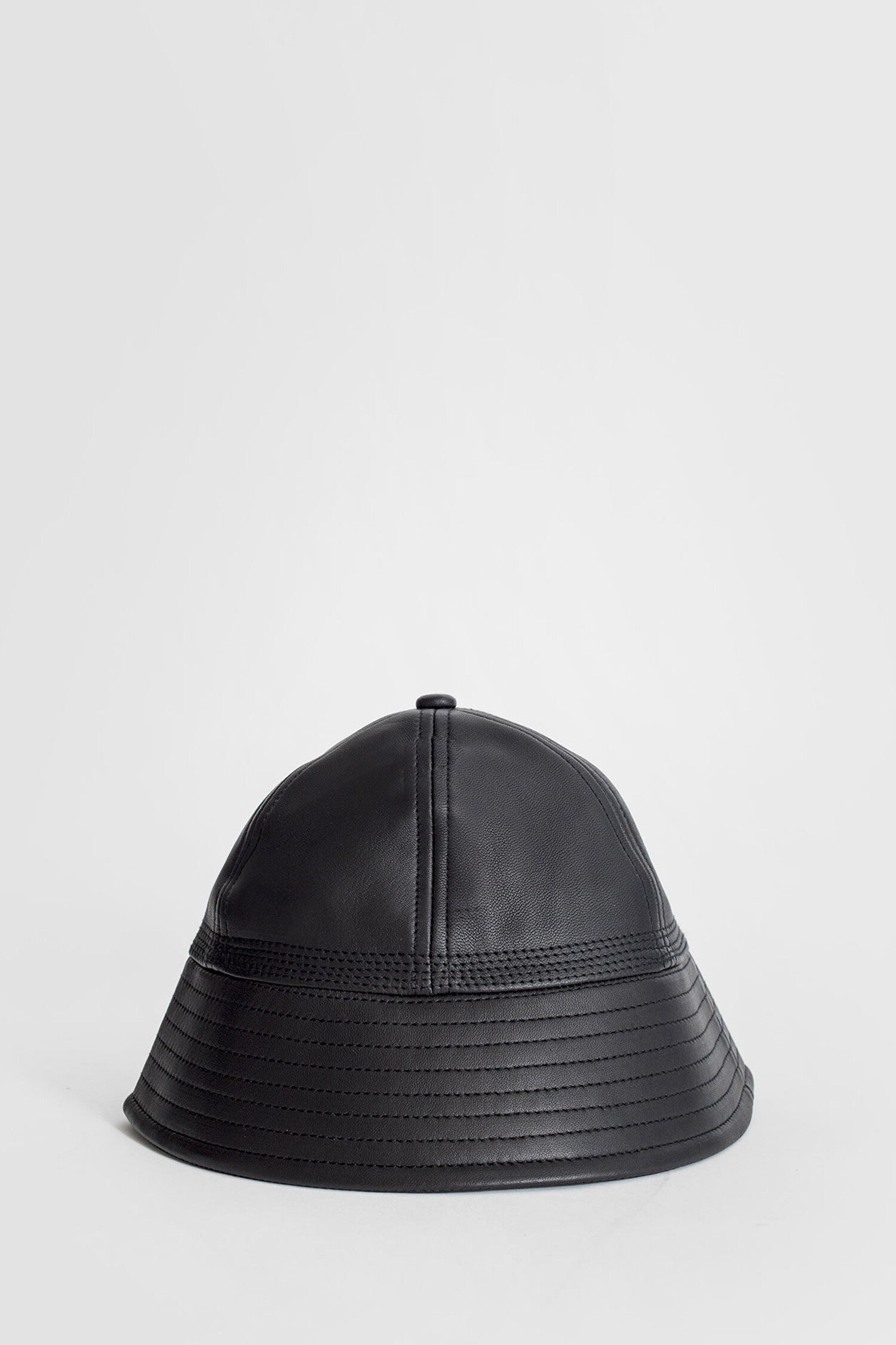 HENDER SCHEME MAN BLACK HATS