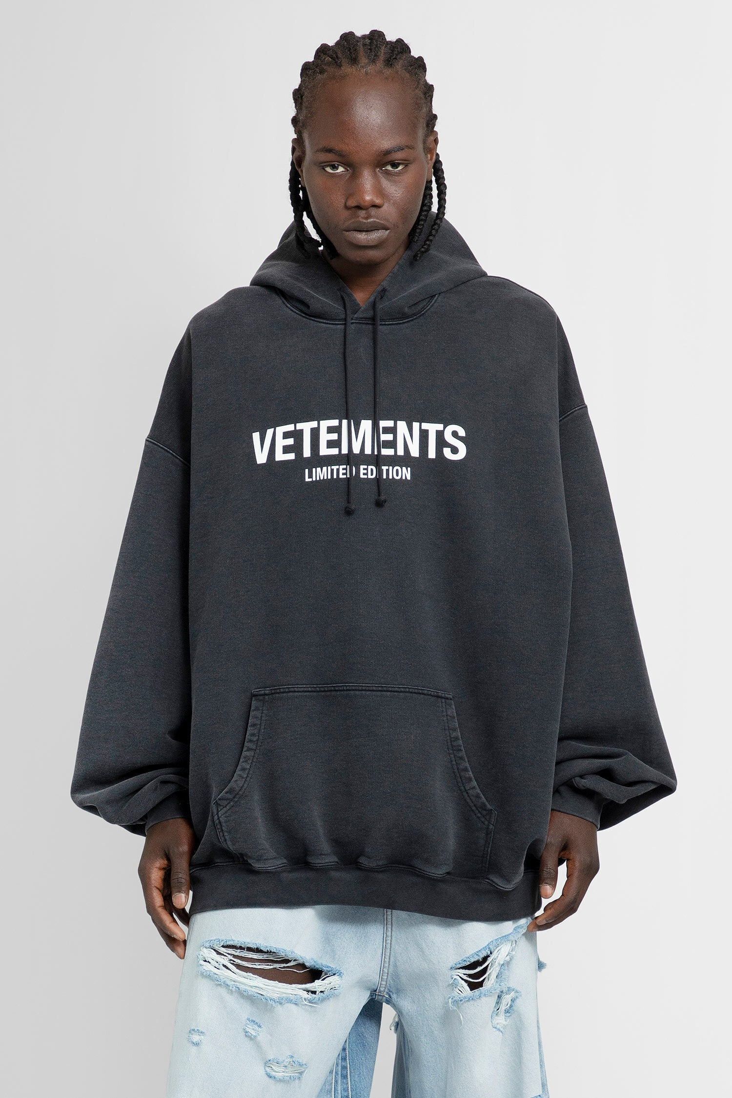 VETEMENTS MAN BLACK SWEATSHIRTS - VETEMENTS - SWEATSHIRTS | Antonioli