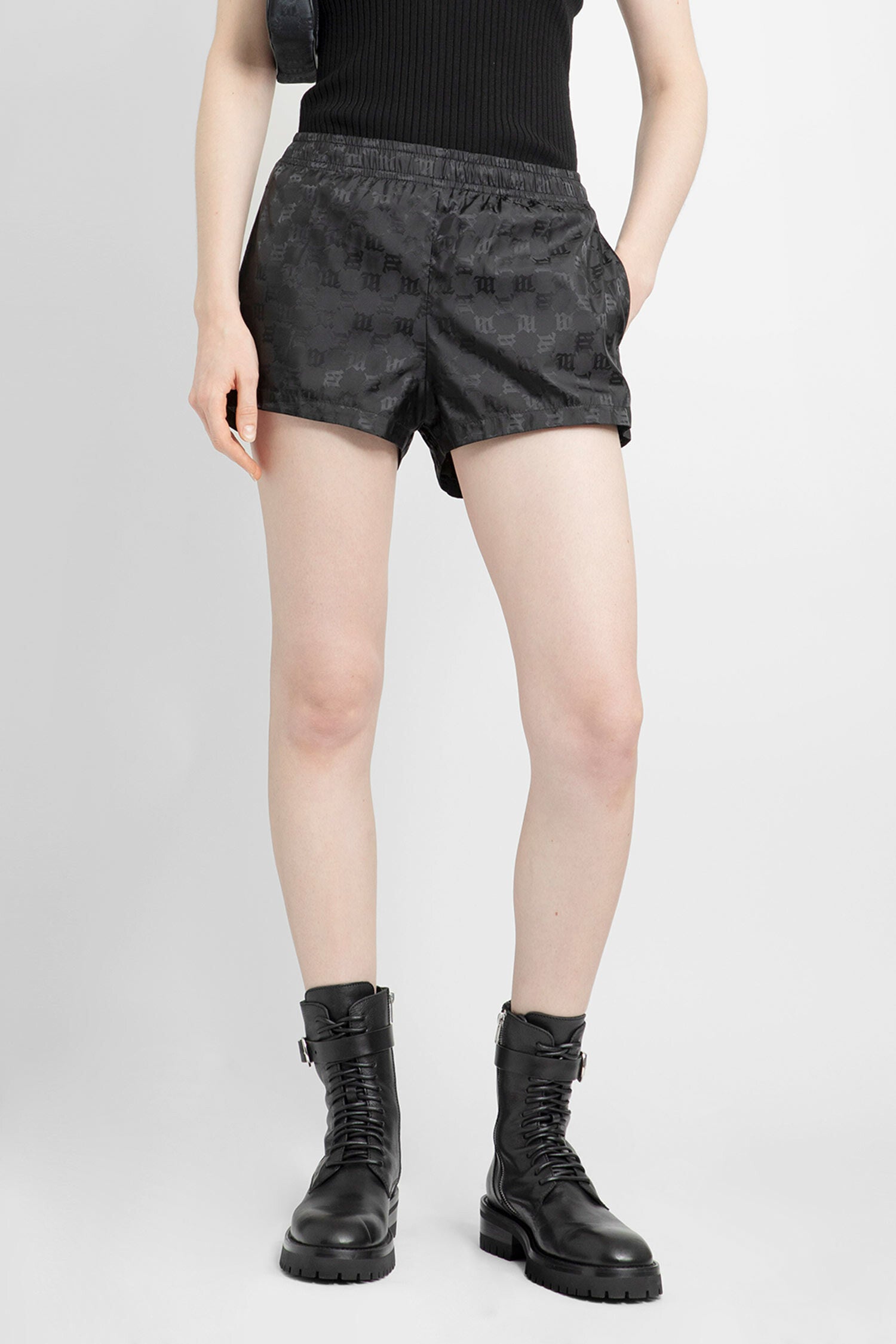 MISBHV WOMAN BLACK SHORTS