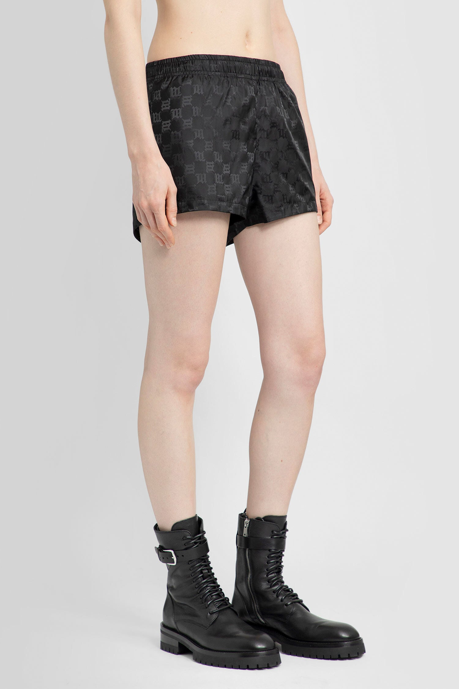 MISBHV WOMAN BLACK SHORTS