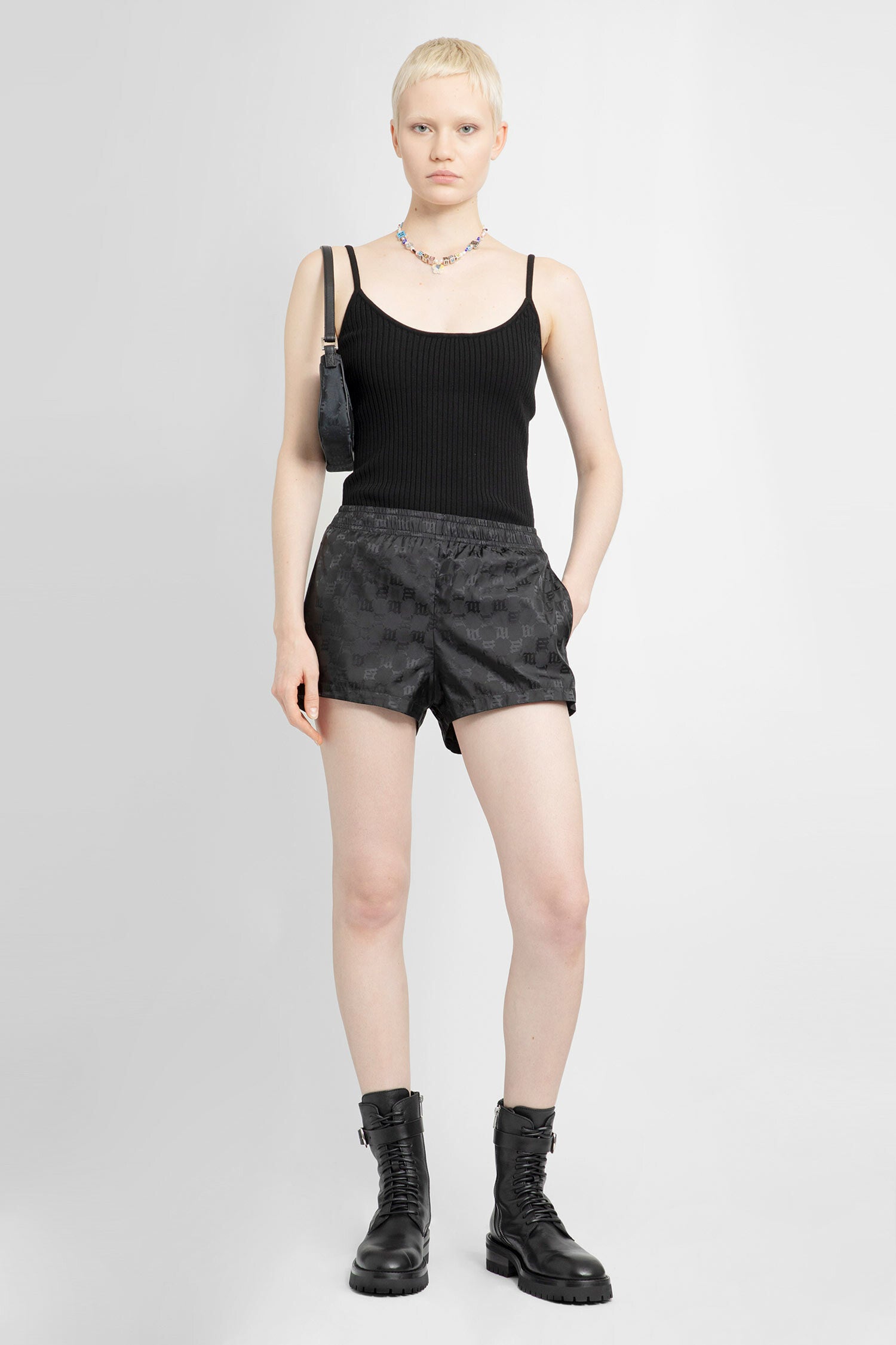 MISBHV WOMAN BLACK SHORTS