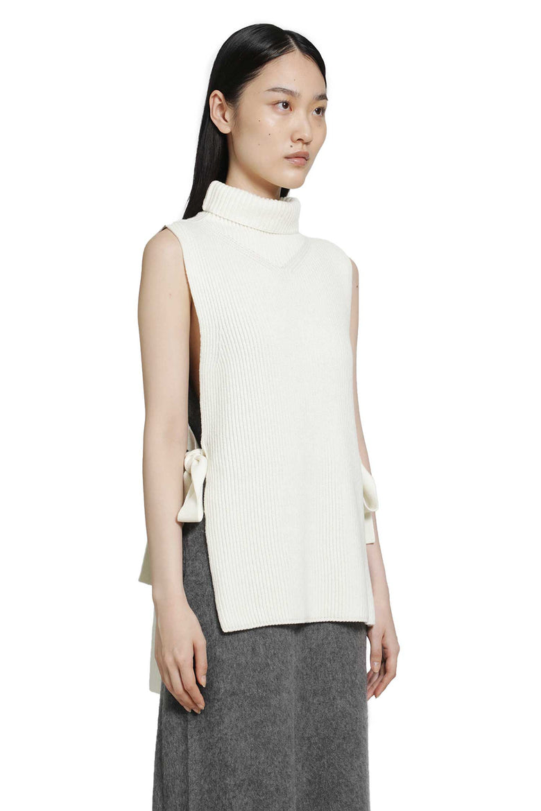 
              RETORI Ribbed Knit Wool Vest woman
            