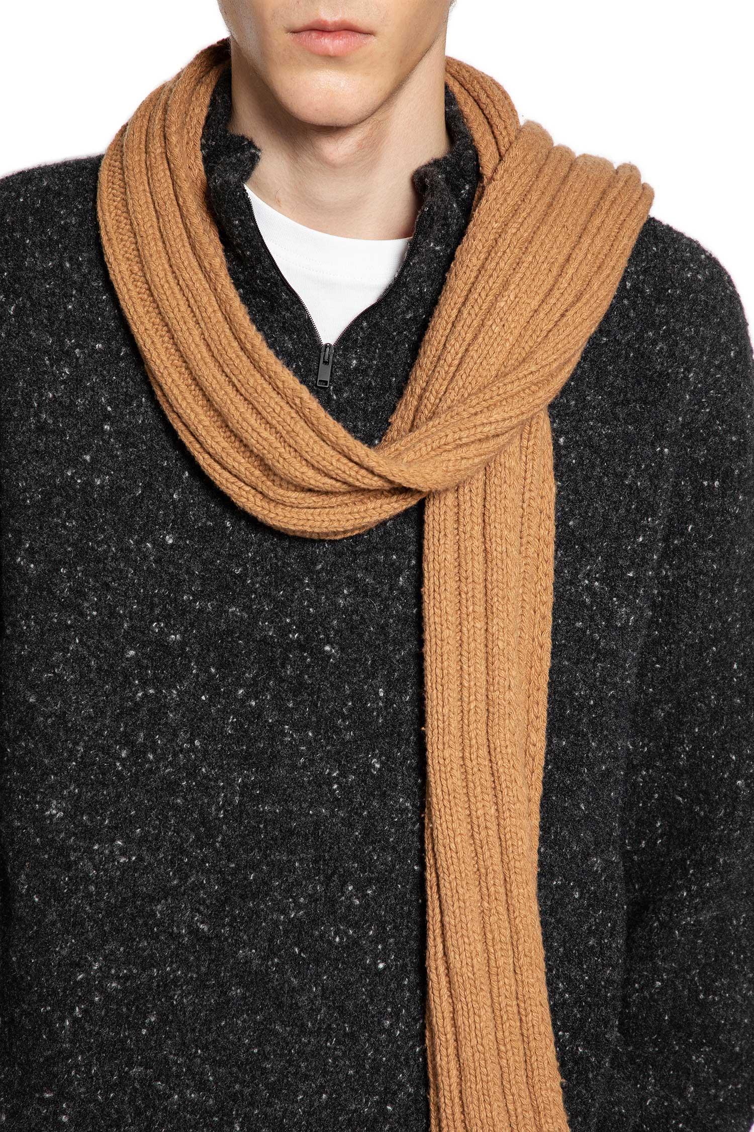 Amos Scarf