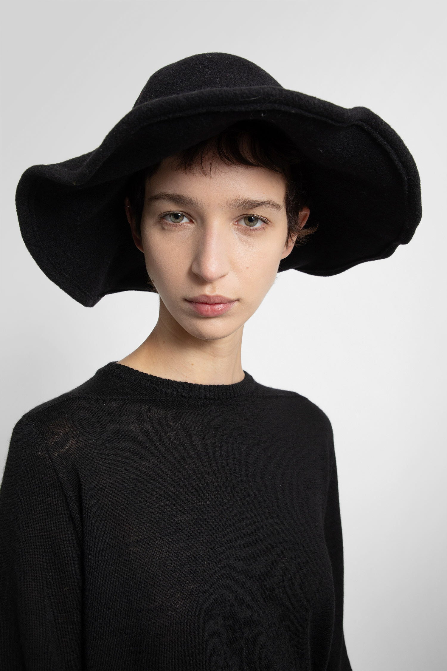 SCHA WOMAN BLACK HATS