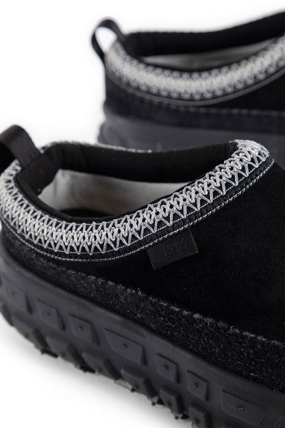 UGG MAN BLACK LOAFERS & FLATS